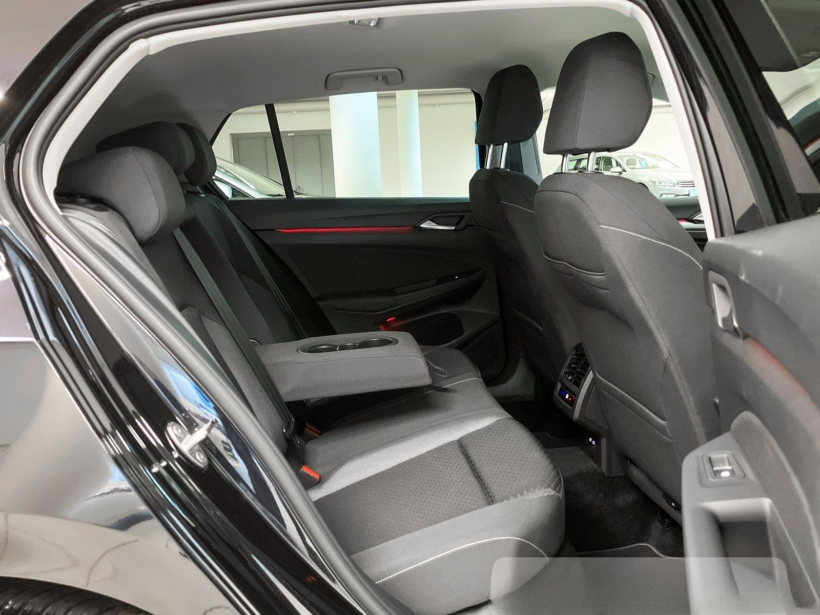 Volkswagen Golf VIII 2.0 TDI Active AHK LED ACC NAVI RFK foto 8