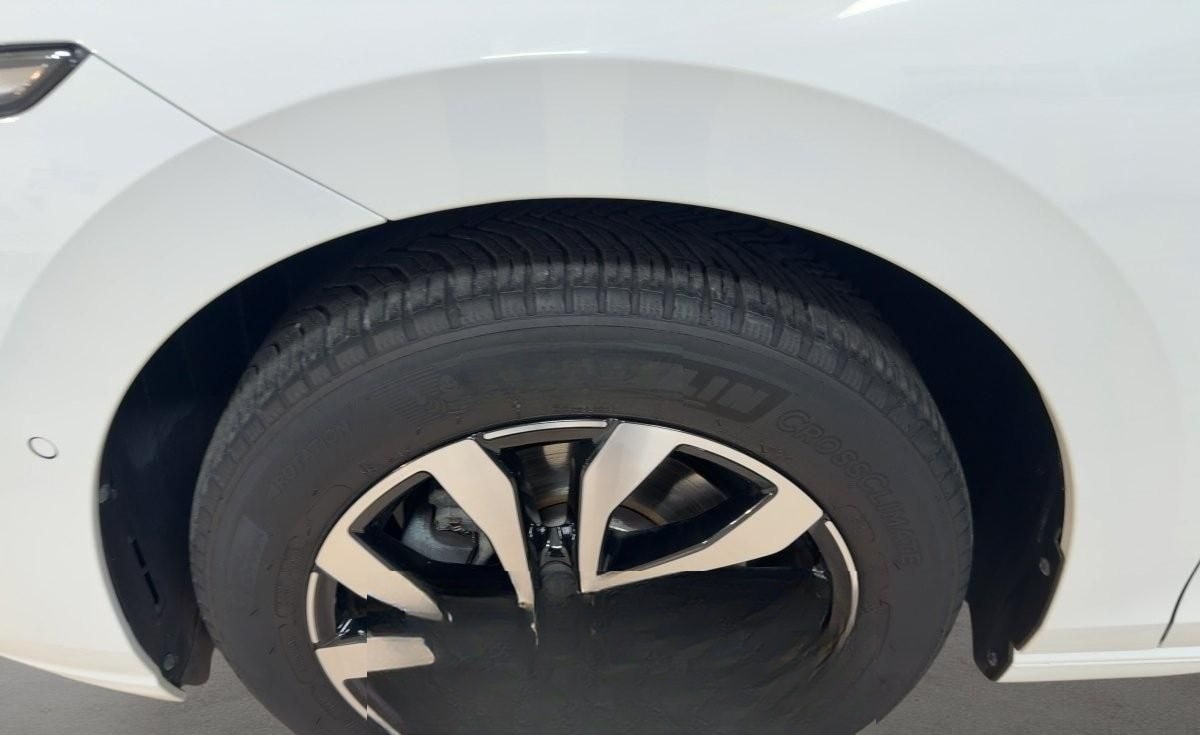 Volkswagen Golf 8 ACTIVE 1.5 TSI STANDH NAVI ACC SHZ foto 6