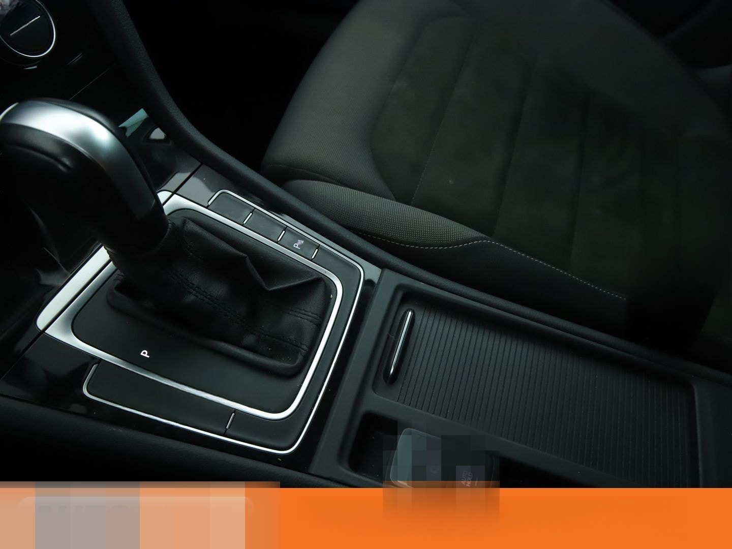 Volkswagen Golf VII 1.5 TSI ACT Highline BM Aut.*NAVI*LED* foto 24