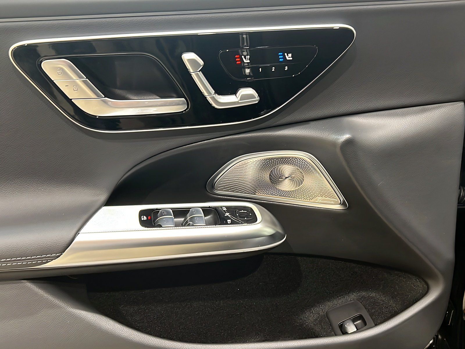 Mercedes-Benz E 450d 4M AMG+DIST+NIGHT+Supercreen+HuD+AHK+360° foto 13