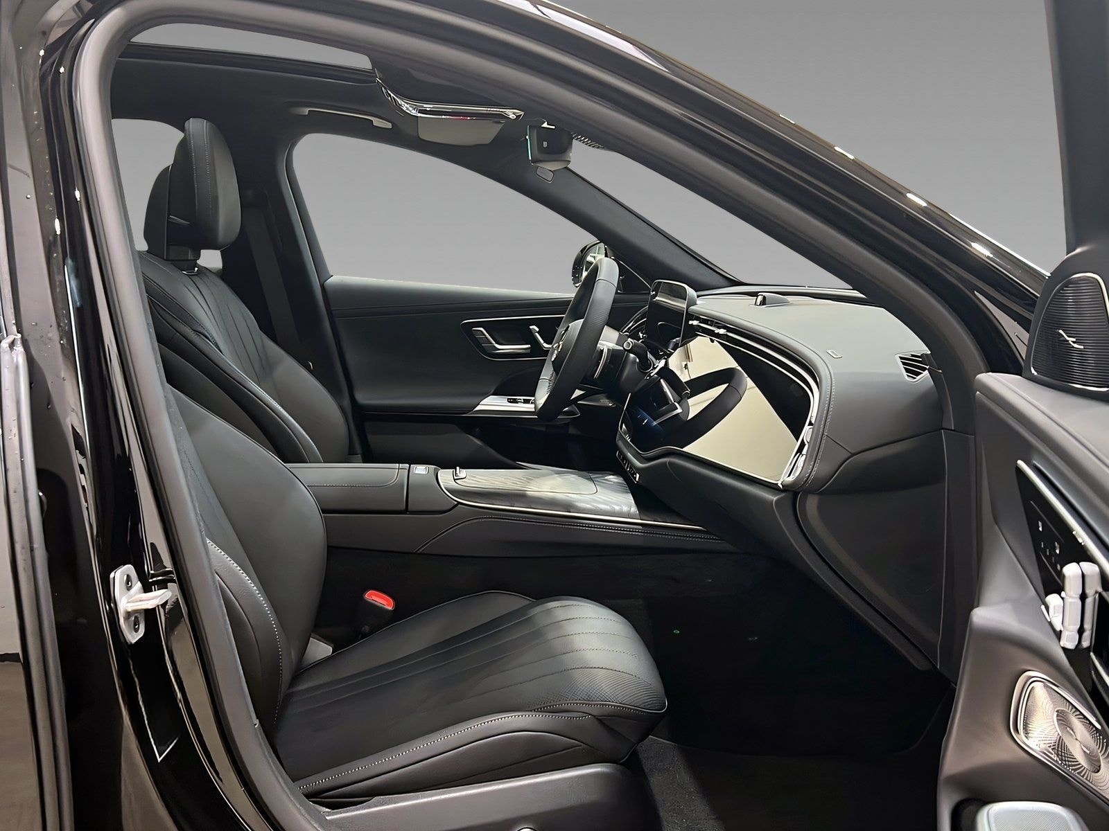 Mercedes-Benz E 450d 4M AMG+DIST+NIGHT+Supercreen+HuD+AHK+360° foto 14