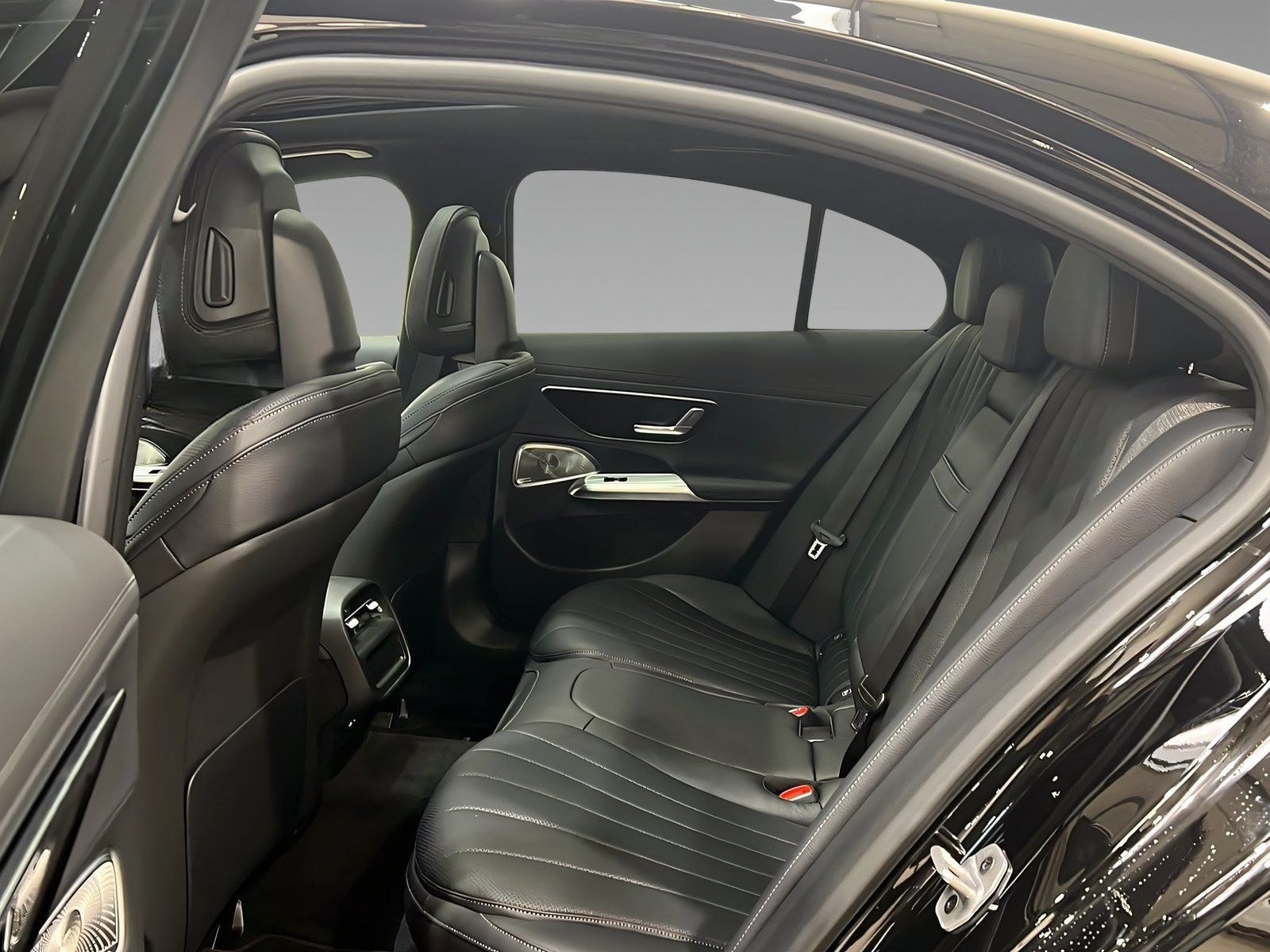 Mercedes-Benz E 450d 4M AMG+DIST+NIGHT+Supercreen+HuD+AHK+360° foto 9