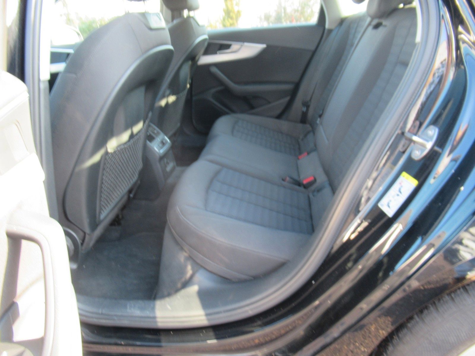 Audi A4 Avant 35 TDI design foto 7