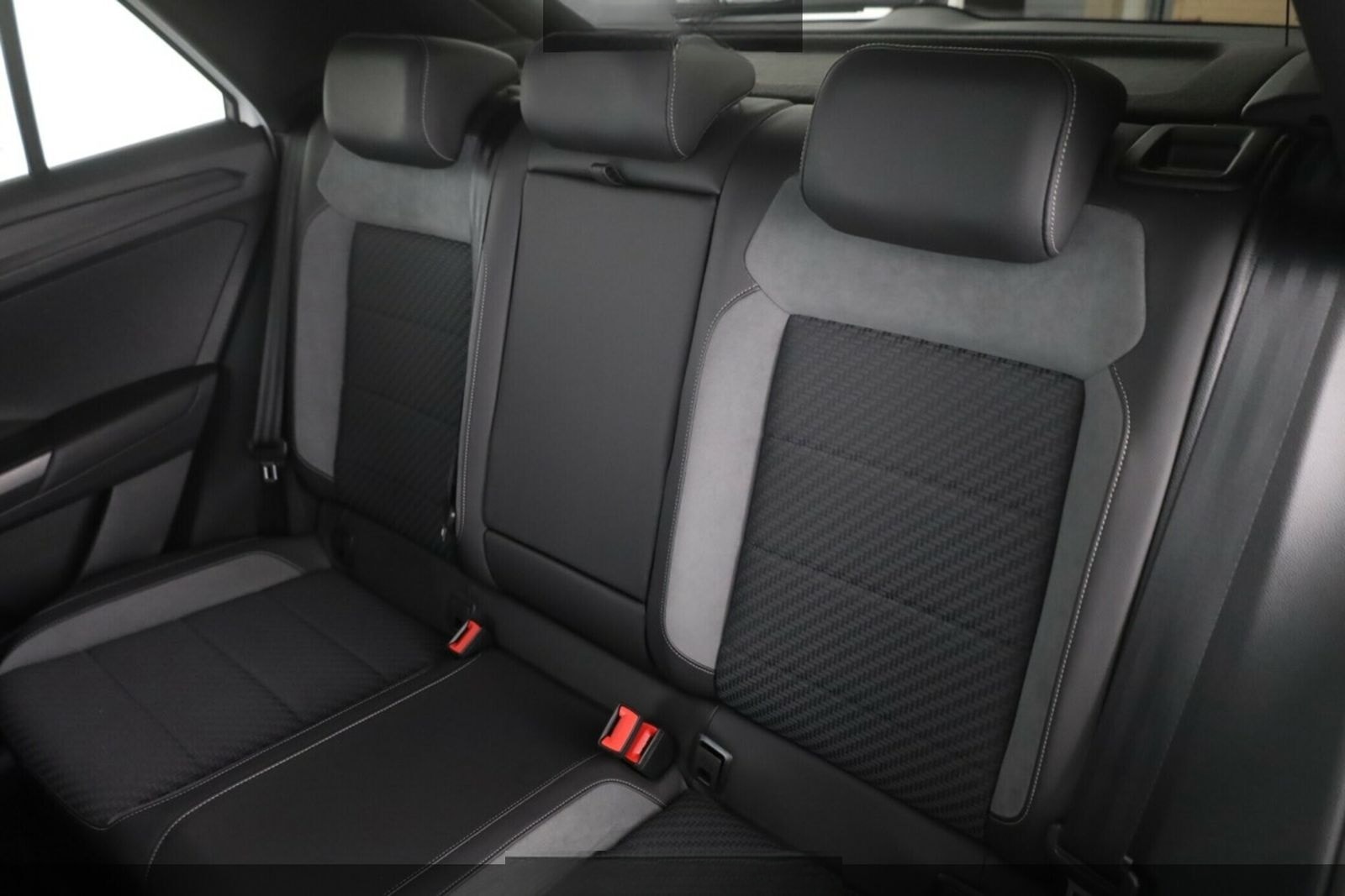 Volkswagen T-Roc 1.5 TSI Sport R-Line#AHK#ActiveInfo#19Z#LE foto 13