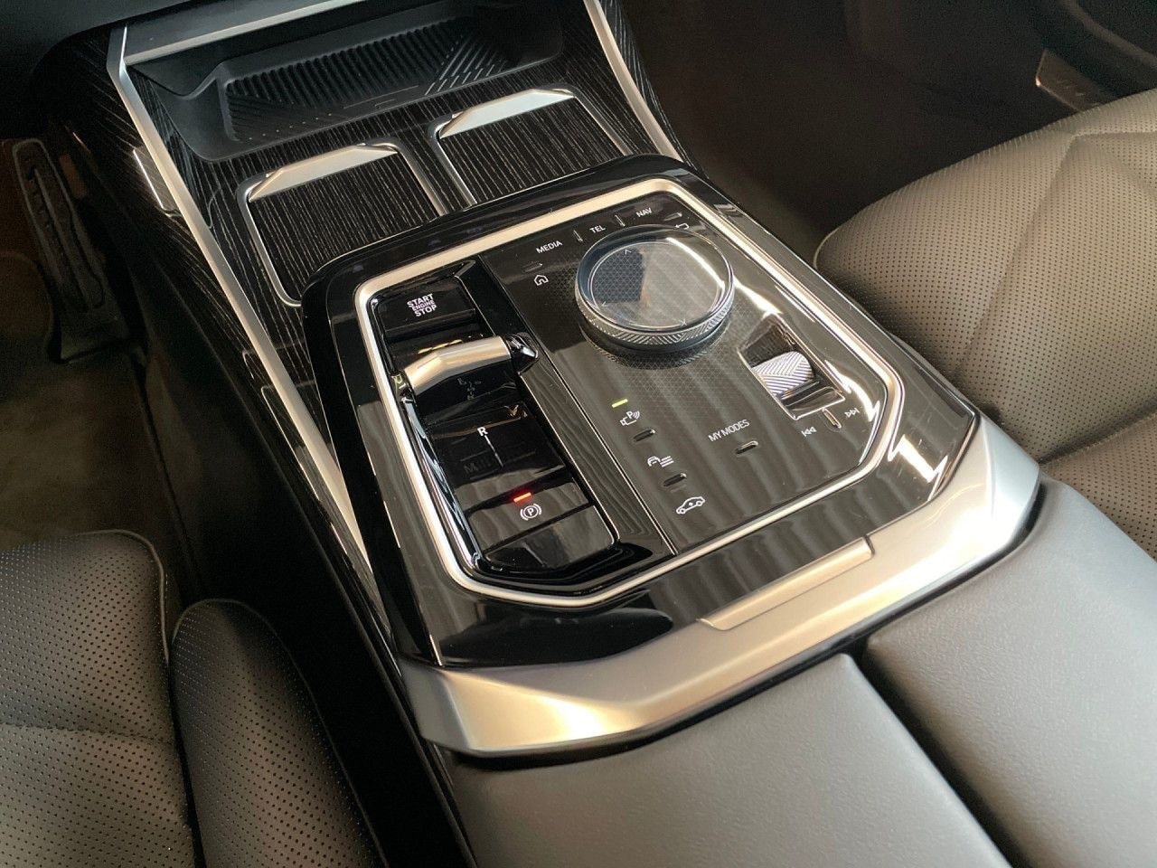 BMW 740d xDr M SPORT FondEnt,AHK,SkyL,StHz,360,DAPro foto 15