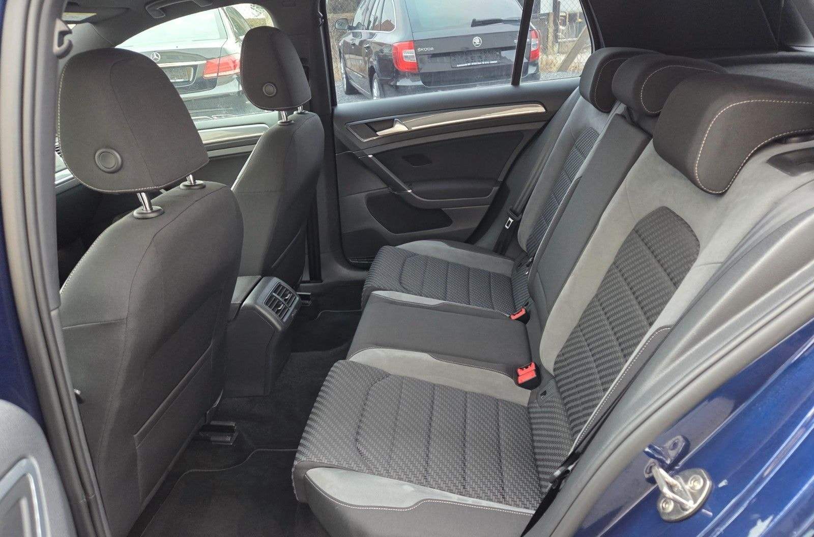 Volkswagen Golf VII Lim. R-Line-DSG-Kamera-Navi-Matrix-LED foto 12