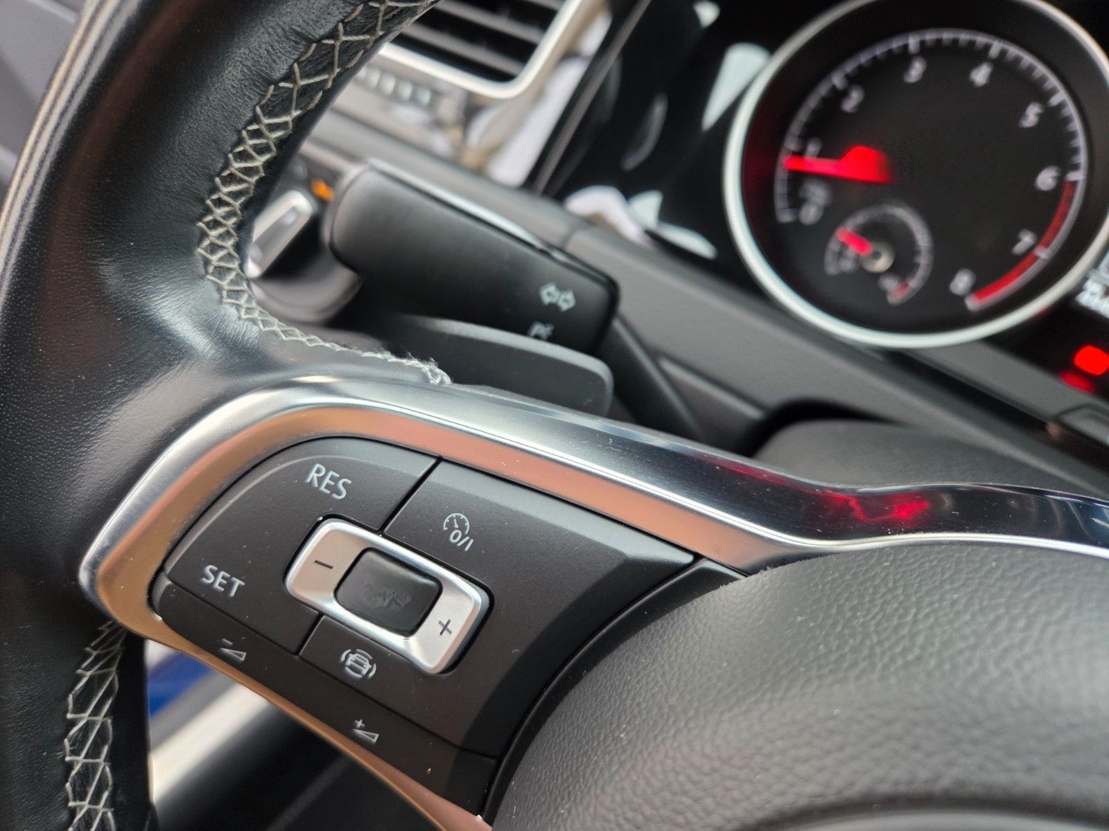 Volkswagen Golf VII Lim. R-Line-DSG-Kamera-Navi-Matrix-LED foto 16