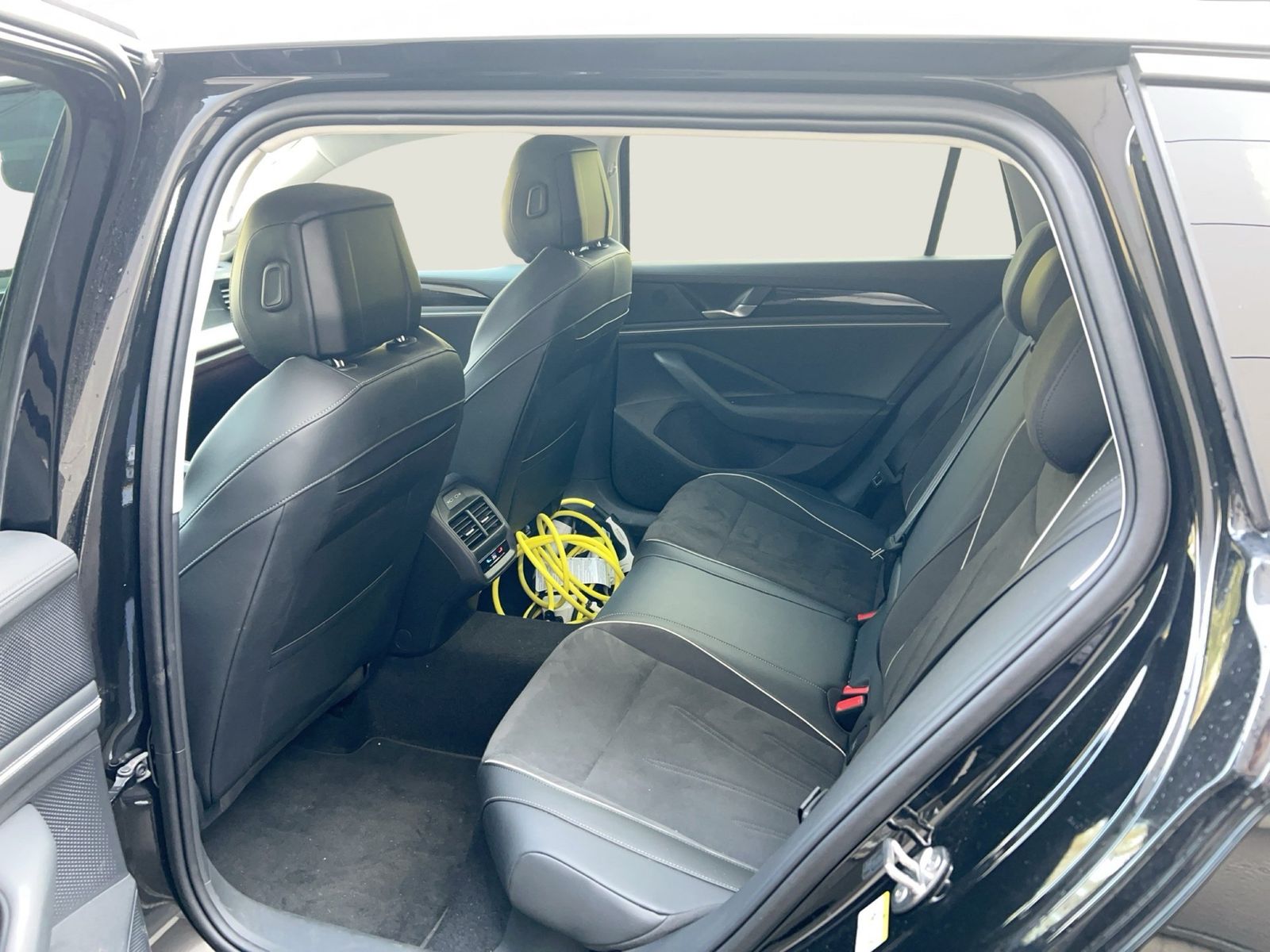 Volkswagen Passat Variant 1.5 TSI eHybrid CarPlay|AHK|HUD foto 11