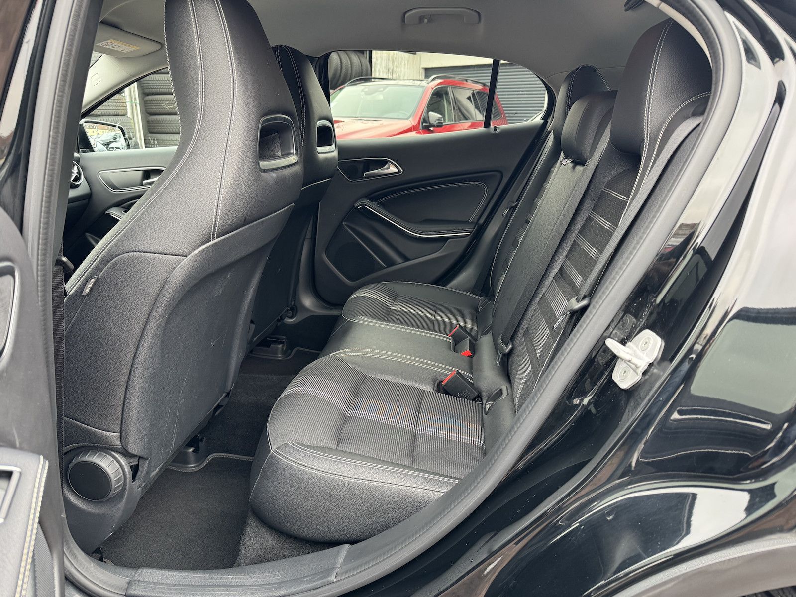 Mercedes-Benz GLA 200 d URBAN AMG NIGHT DISTR RFKA LED TWA foto 11