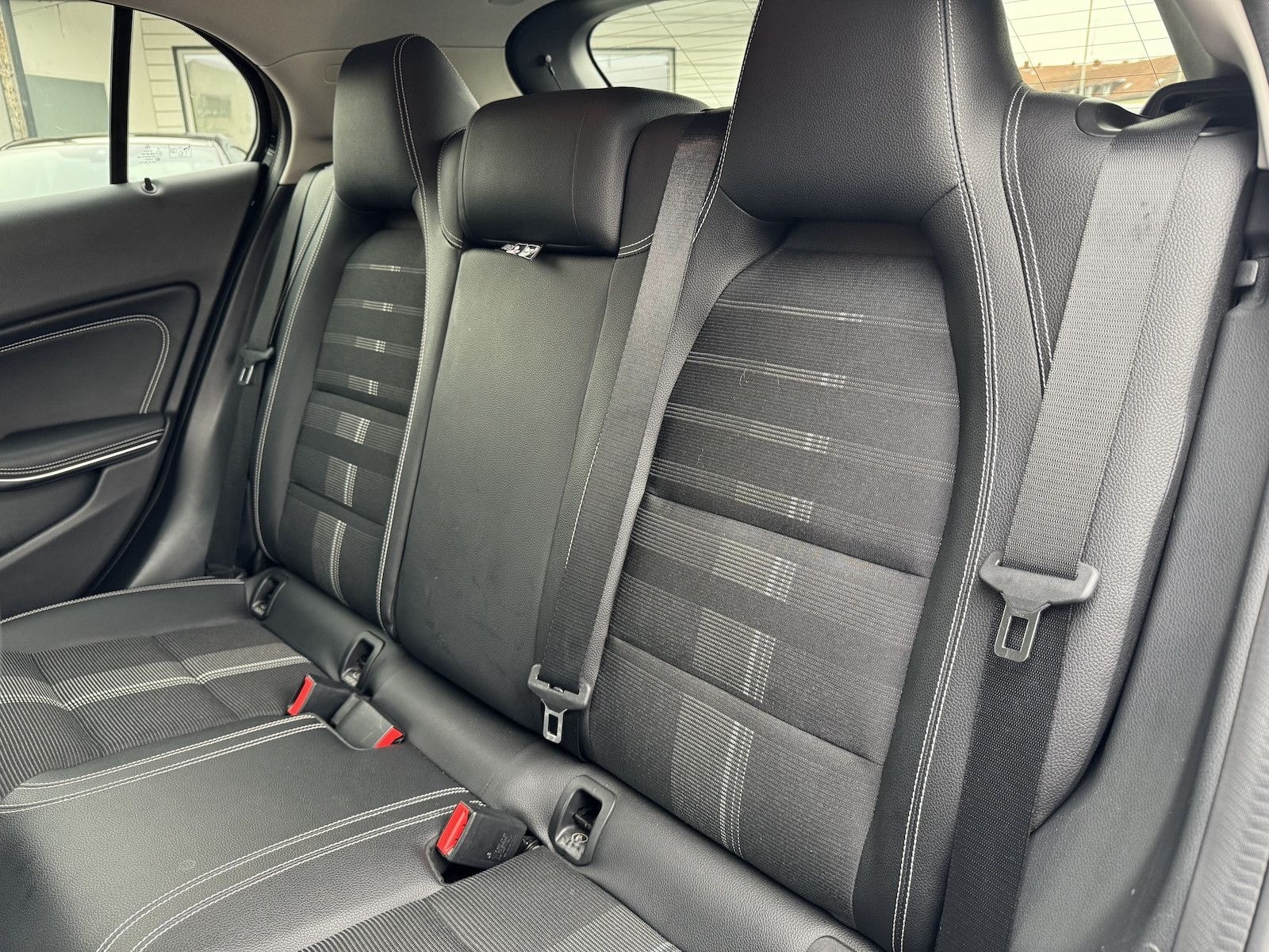 Mercedes-Benz GLA 200 d URBAN AMG NIGHT DISTR RFKA LED TWA foto 12