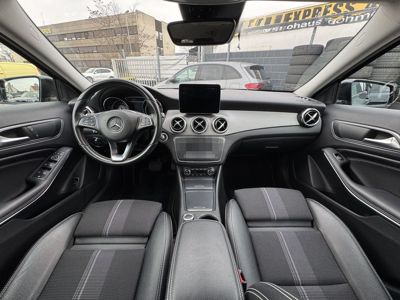 Mercedes-Benz GLA 200 d URBAN AMG NIGHT DISTR RFKA LED TWA foto 16