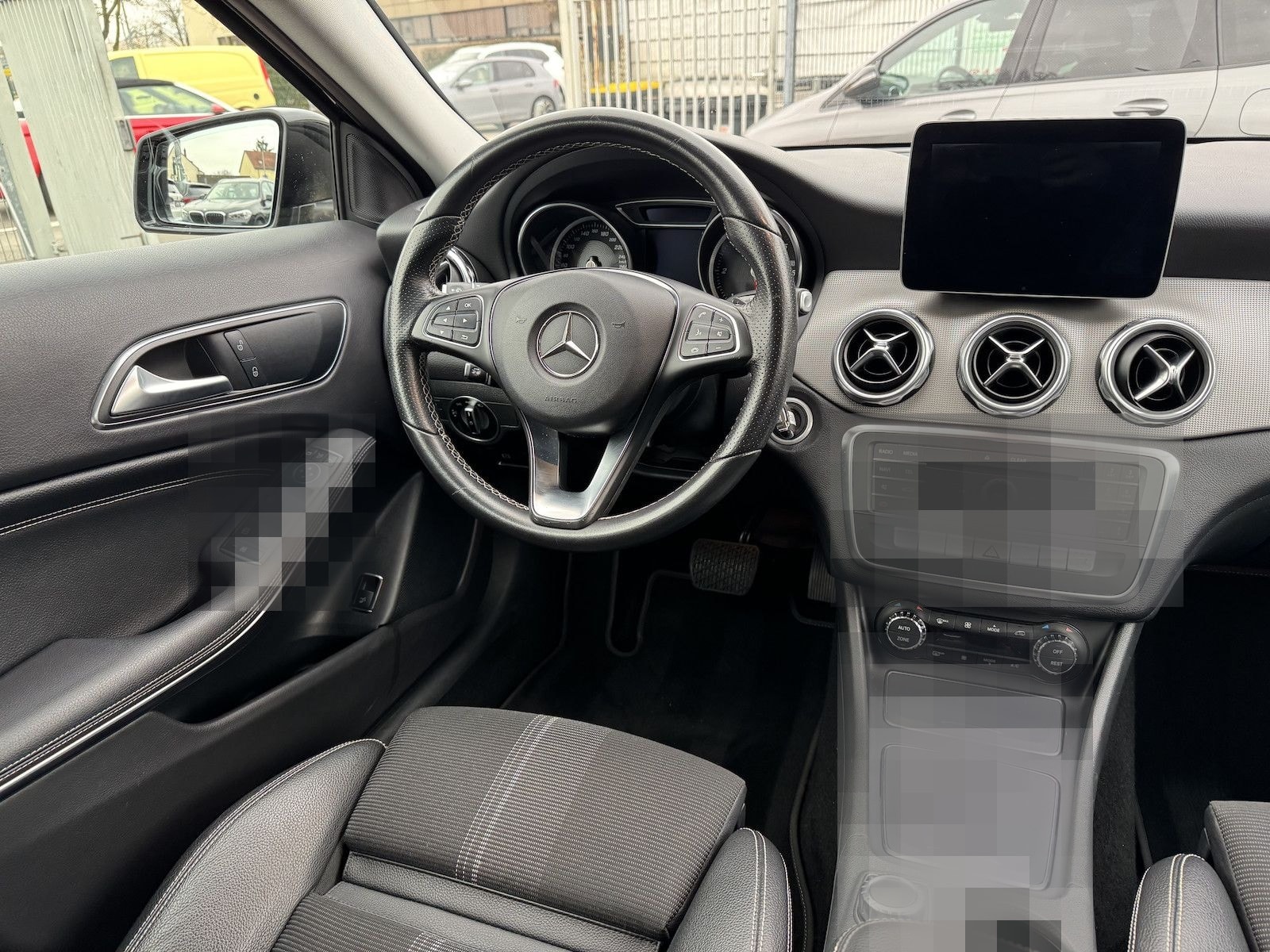 Mercedes-Benz GLA 200 d URBAN AMG NIGHT DISTR RFKA LED TWA foto 17