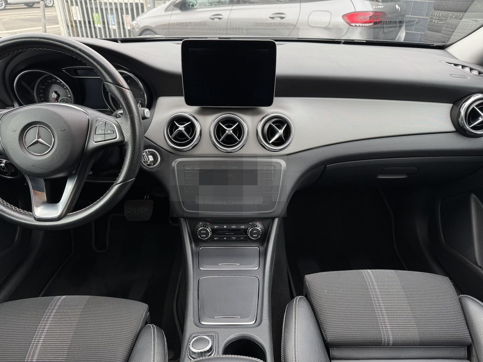 Mercedes-Benz GLA 200 d URBAN AMG NIGHT DISTR RFKA LED TWA foto 18