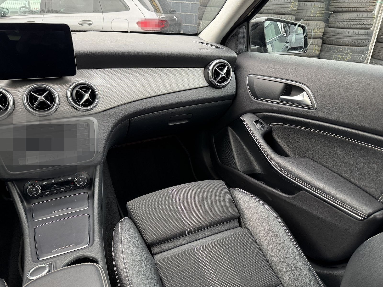 Mercedes-Benz GLA 200 d URBAN AMG NIGHT DISTR RFKA LED TWA foto 19