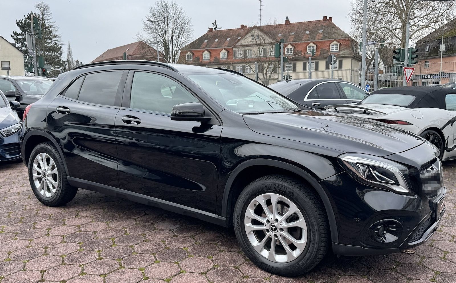 Mercedes-Benz GLA 200 d URBAN AMG NIGHT DISTR RFKA LED TWA foto 3