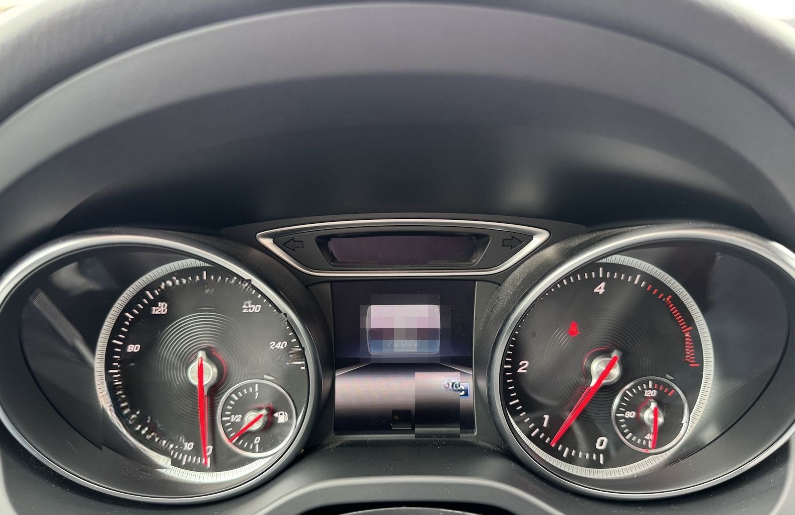 Mercedes-Benz GLA 200 d URBAN AMG NIGHT DISTR RFKA LED TWA foto 24