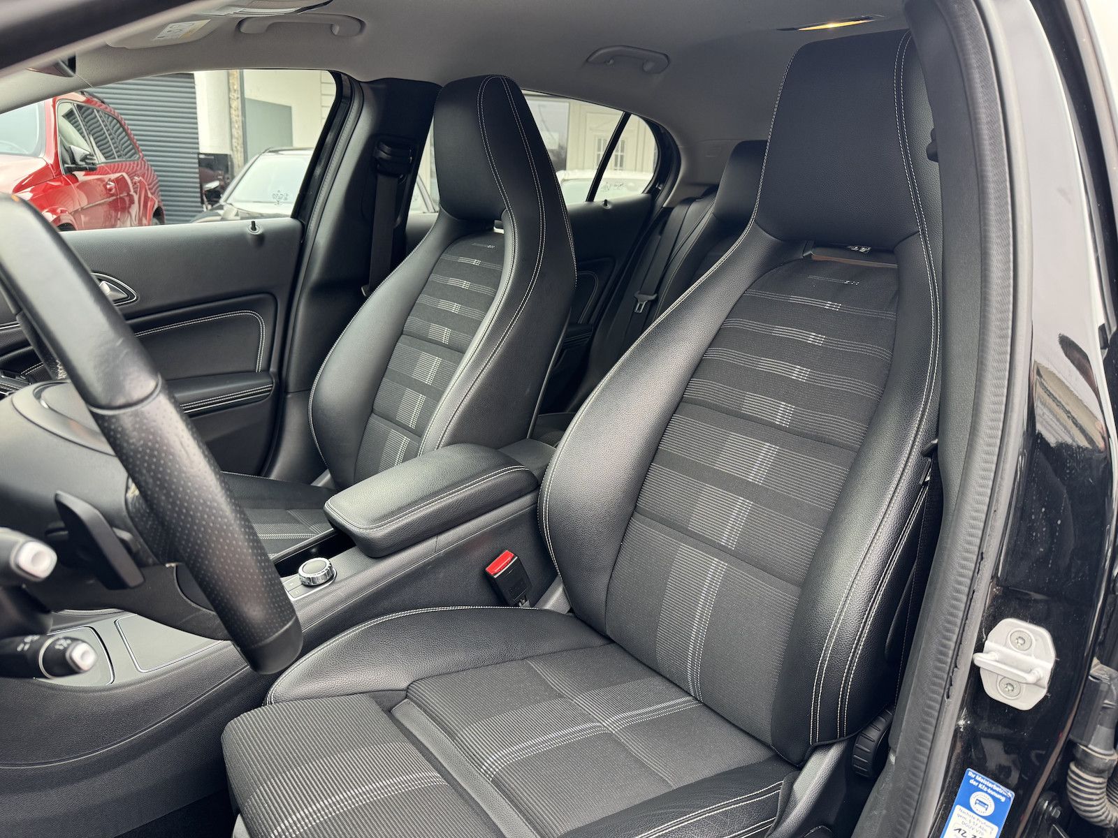 Mercedes-Benz GLA 200 d URBAN AMG NIGHT DISTR RFKA LED TWA foto 10