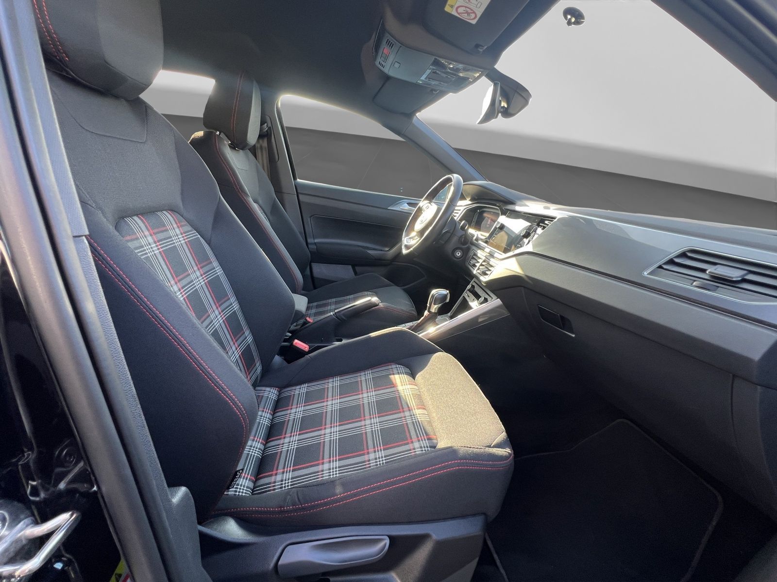 Volkswagen Polo 2.0 TSI DSG GTI LM18 BEATS NAVI LED VIRTUAL foto 4