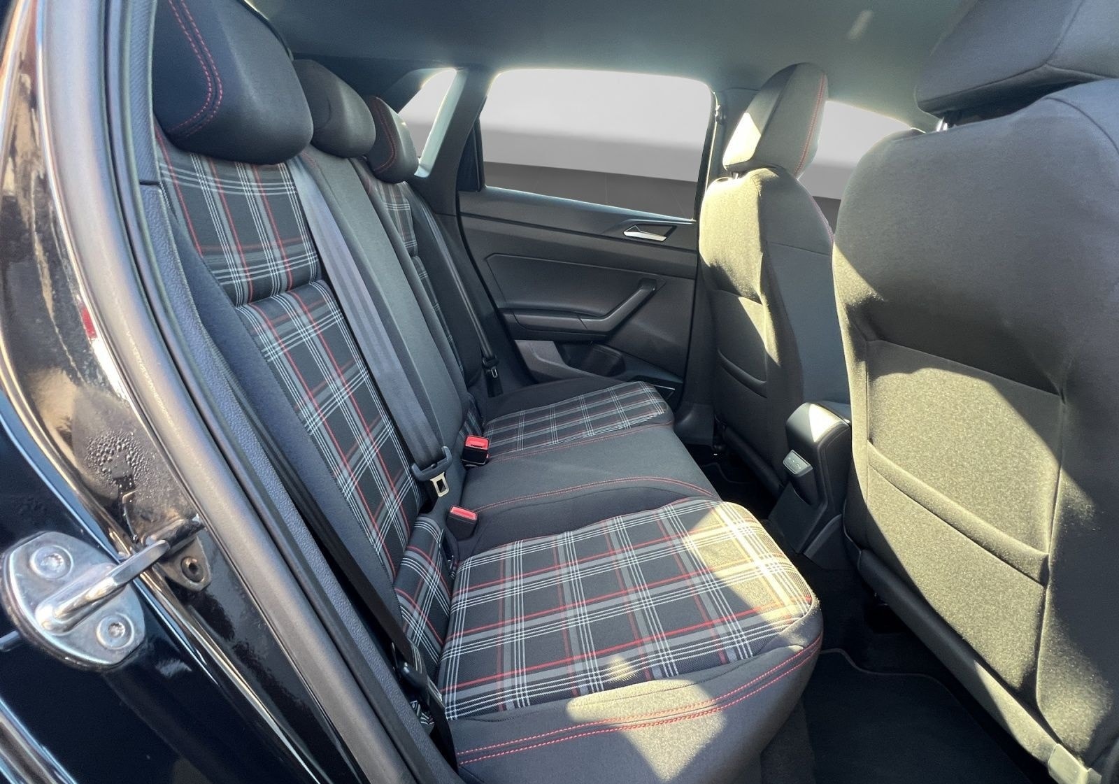 Volkswagen Polo 2.0 TSI DSG GTI LM18 BEATS NAVI LED VIRTUAL foto 6