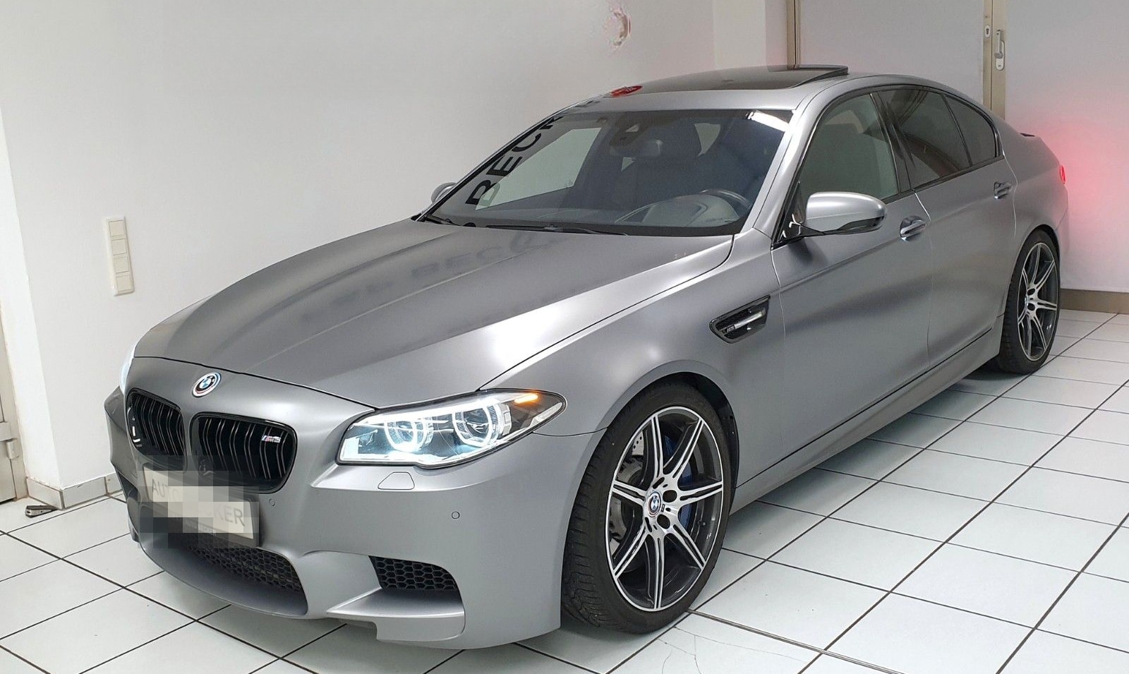 BMW M5 Competition Frozen Grey Deutsches KFZ foto 1