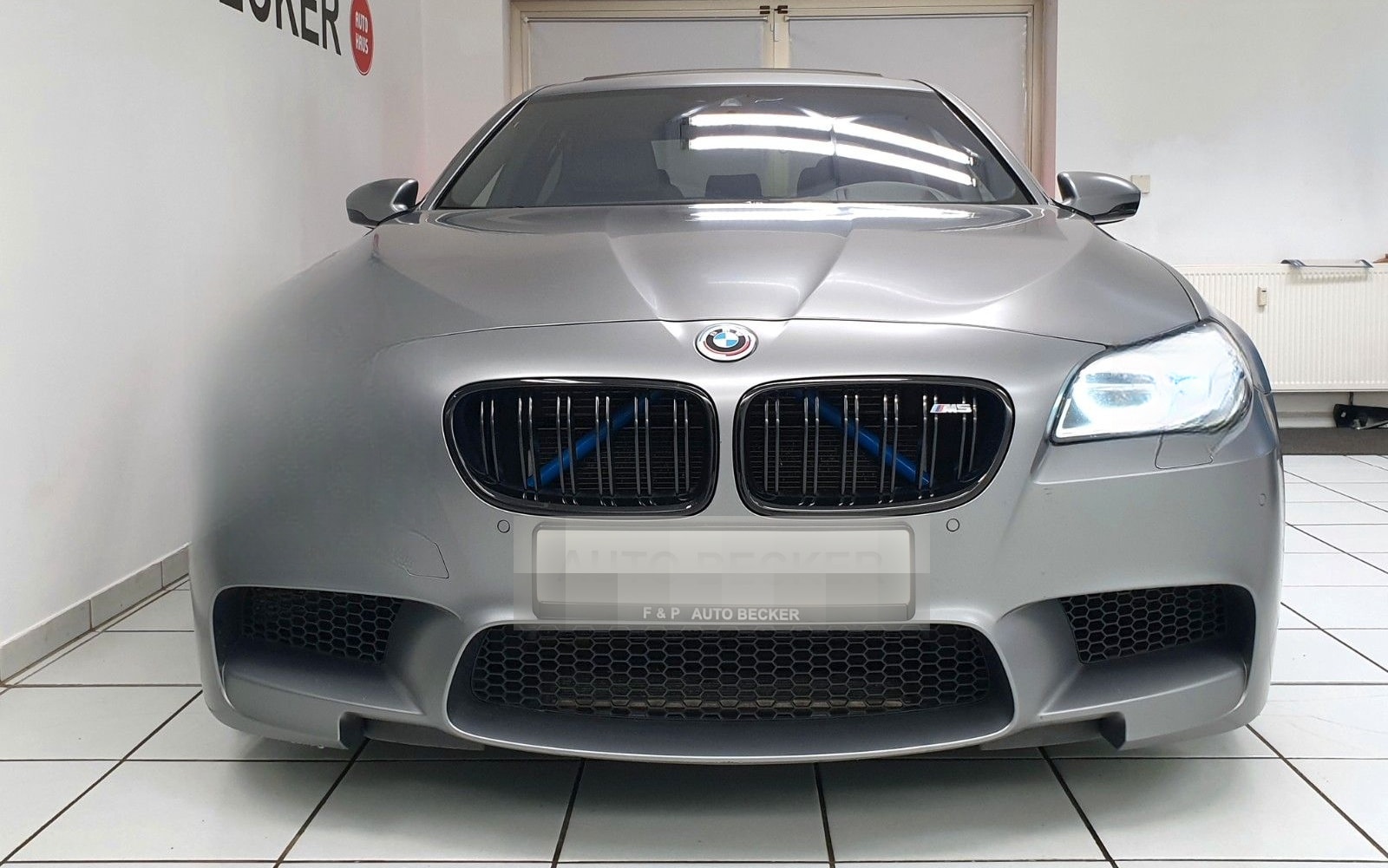 BMW M5 Competition Frozen Grey Deutsches KFZ foto 3