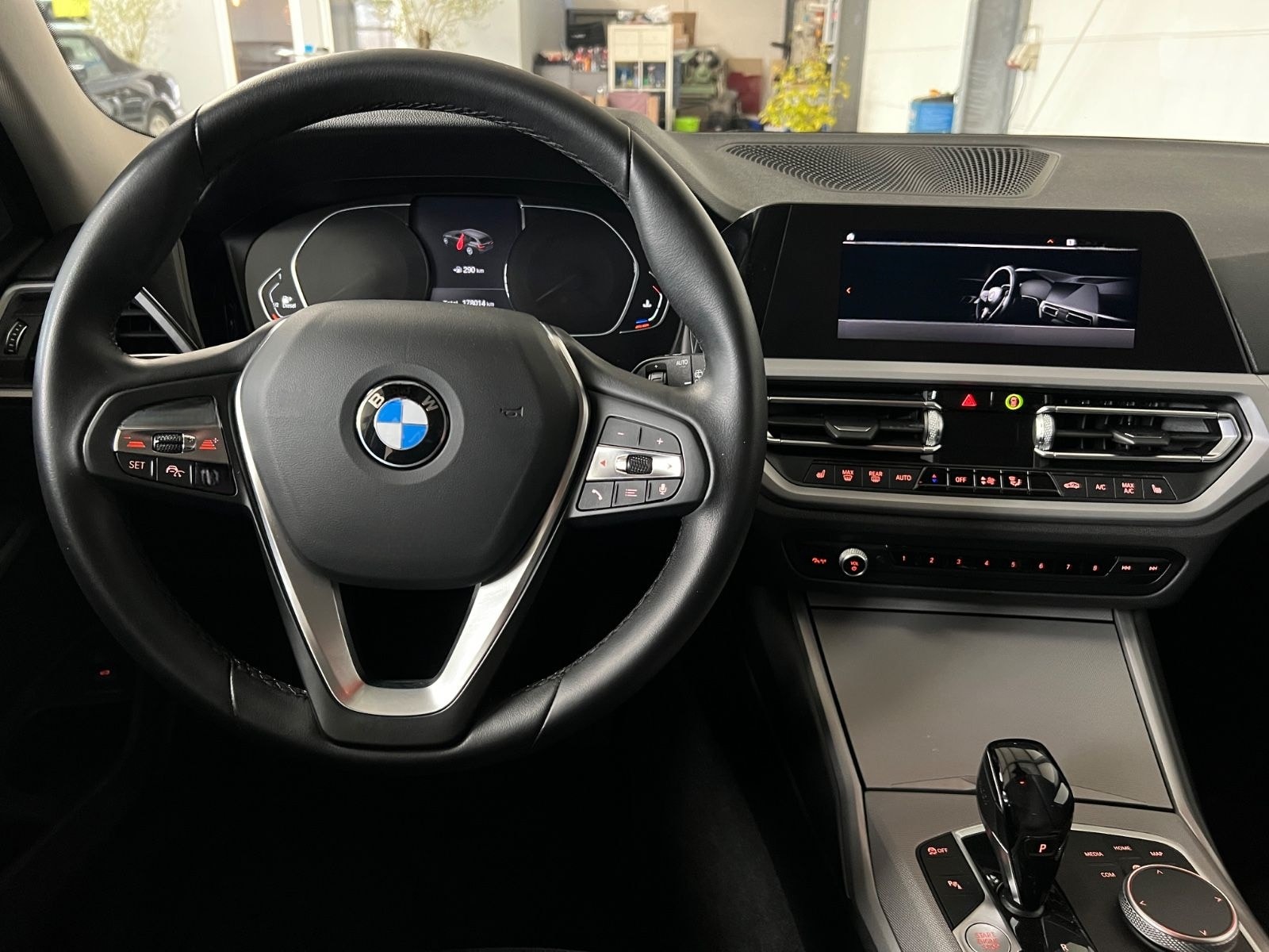 BMW 320d Touring  xDrive+Laser+HUD+Business+1.Hand foto 6