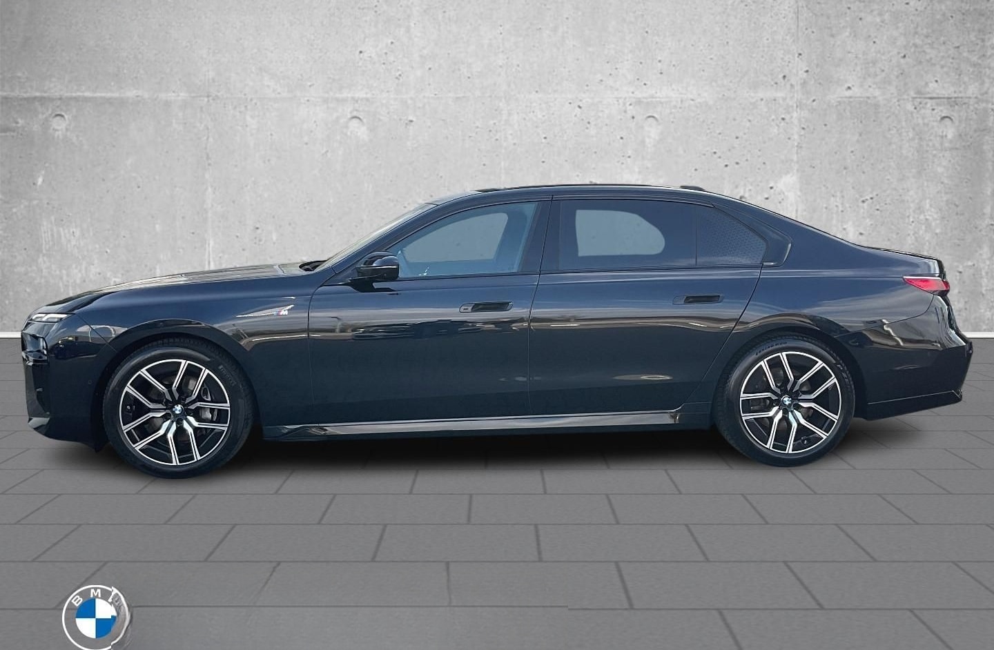 BMW 740 d xDrive M Sport Leasing 999,- brutto o. Anz foto 2