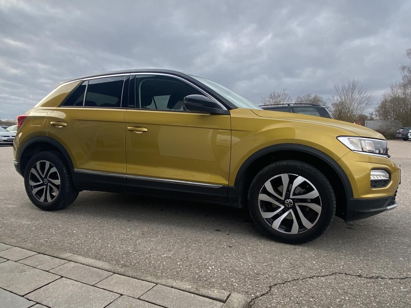 Volkswagen T-Roc 1.5 TSI DSG Active BEATS+EL.HECKAPP-CONNEC foto 6