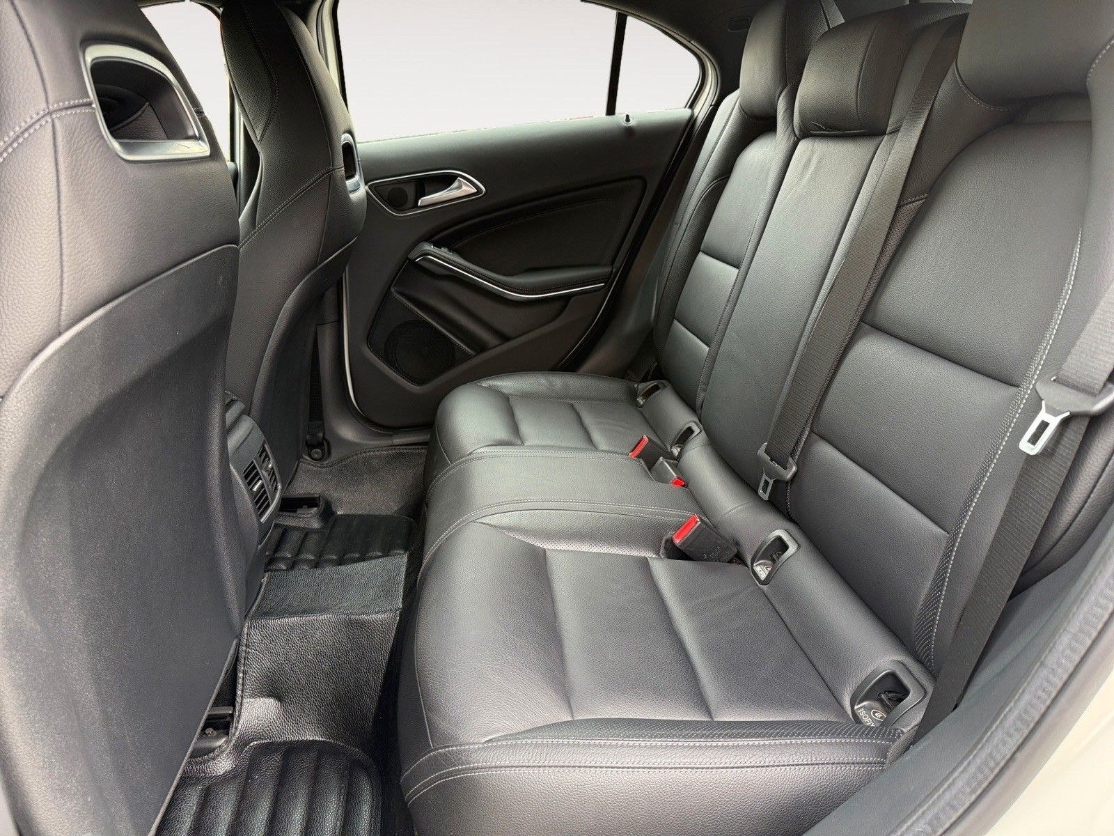 Mercedes-Benz A 220 4MATIC*NAVI*AUTOM*LED*KLIMAAUT.*S-Heft* foto 15