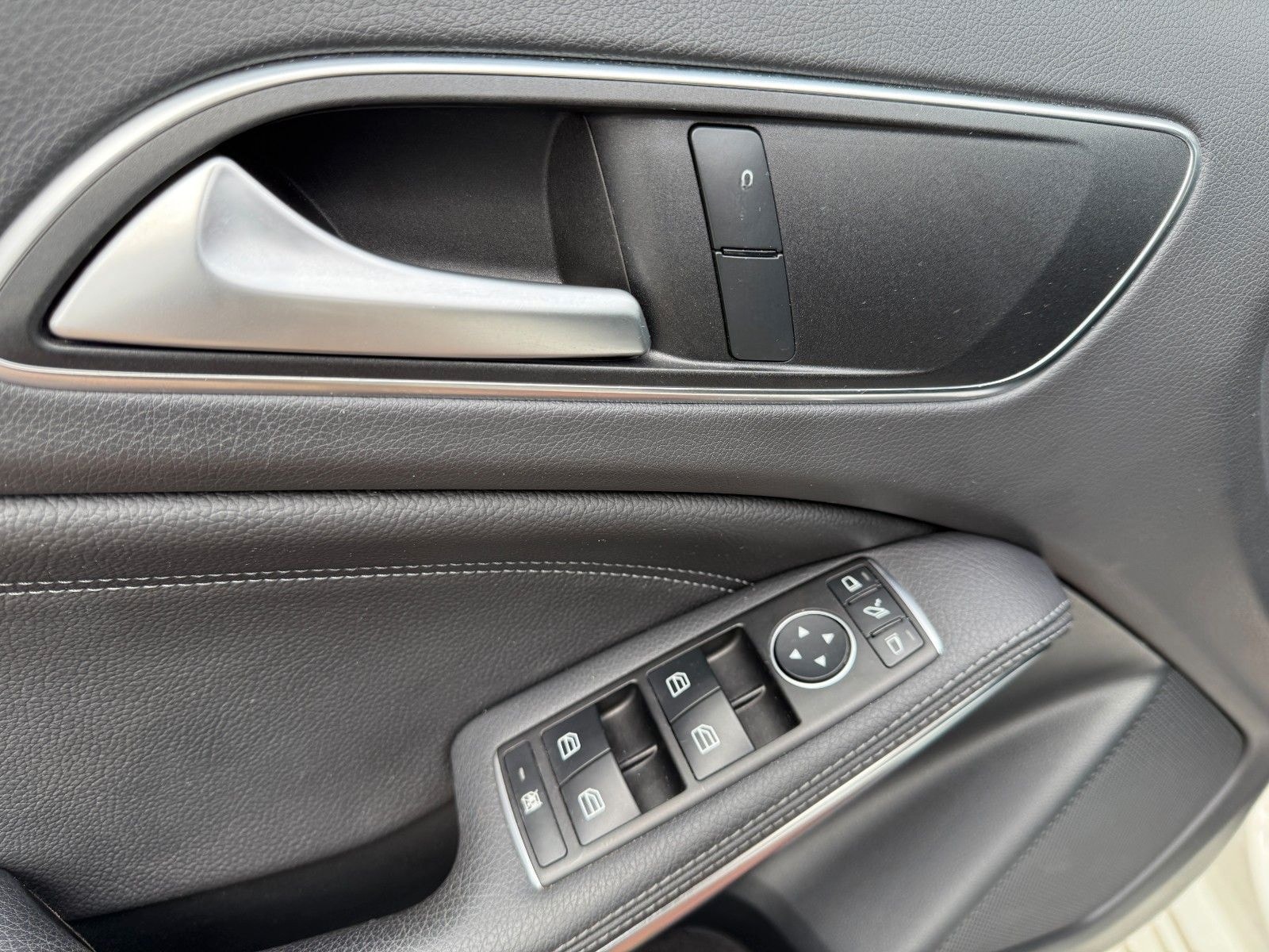 Mercedes-Benz A 220 4MATIC*NAVI*AUTOM*LED*KLIMAAUT.*S-Heft* foto 17