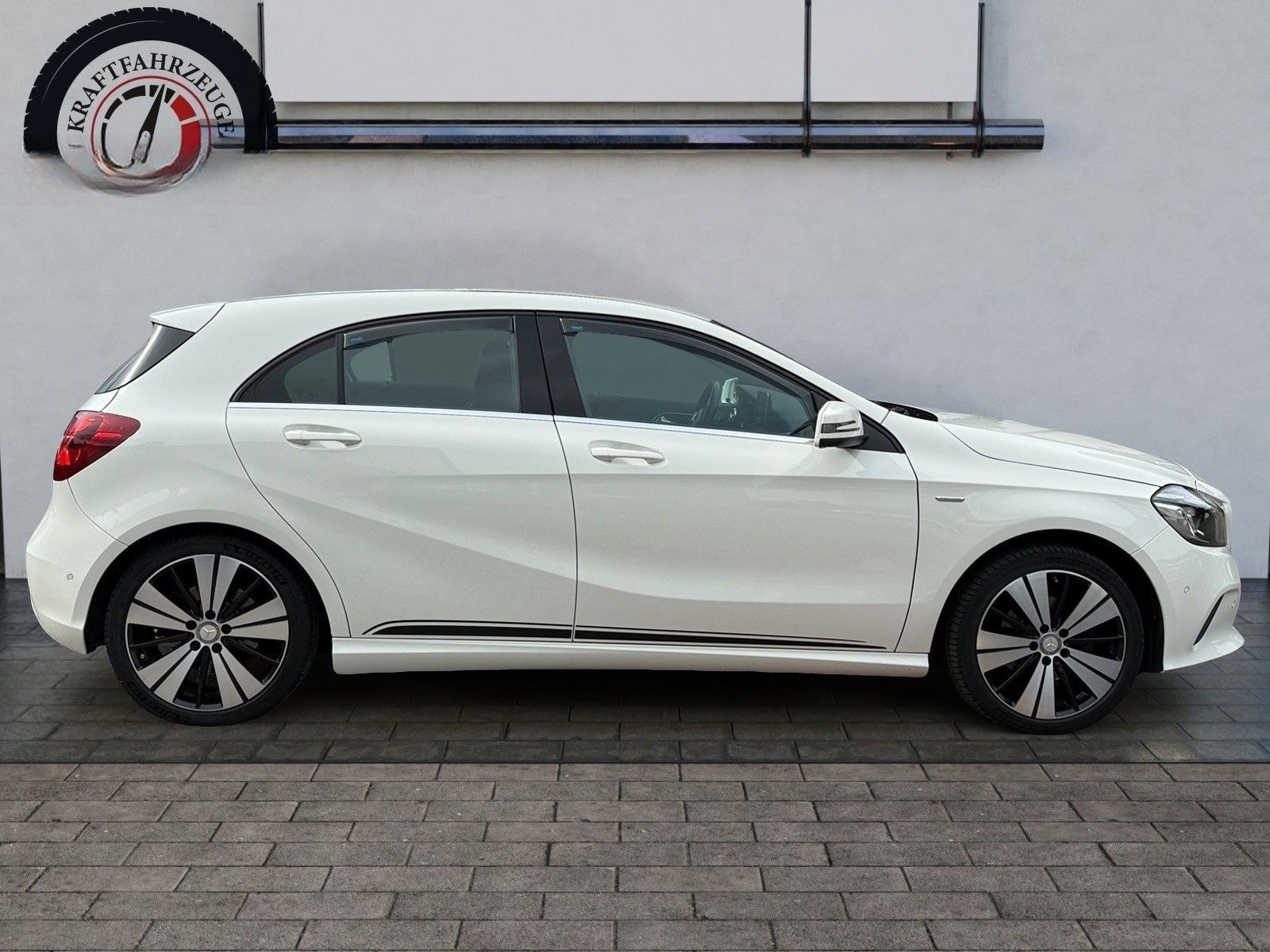 Mercedes-Benz A 220 4MATIC*NAVI*AUTOM*LED*KLIMAAUT.*S-Heft* foto 8