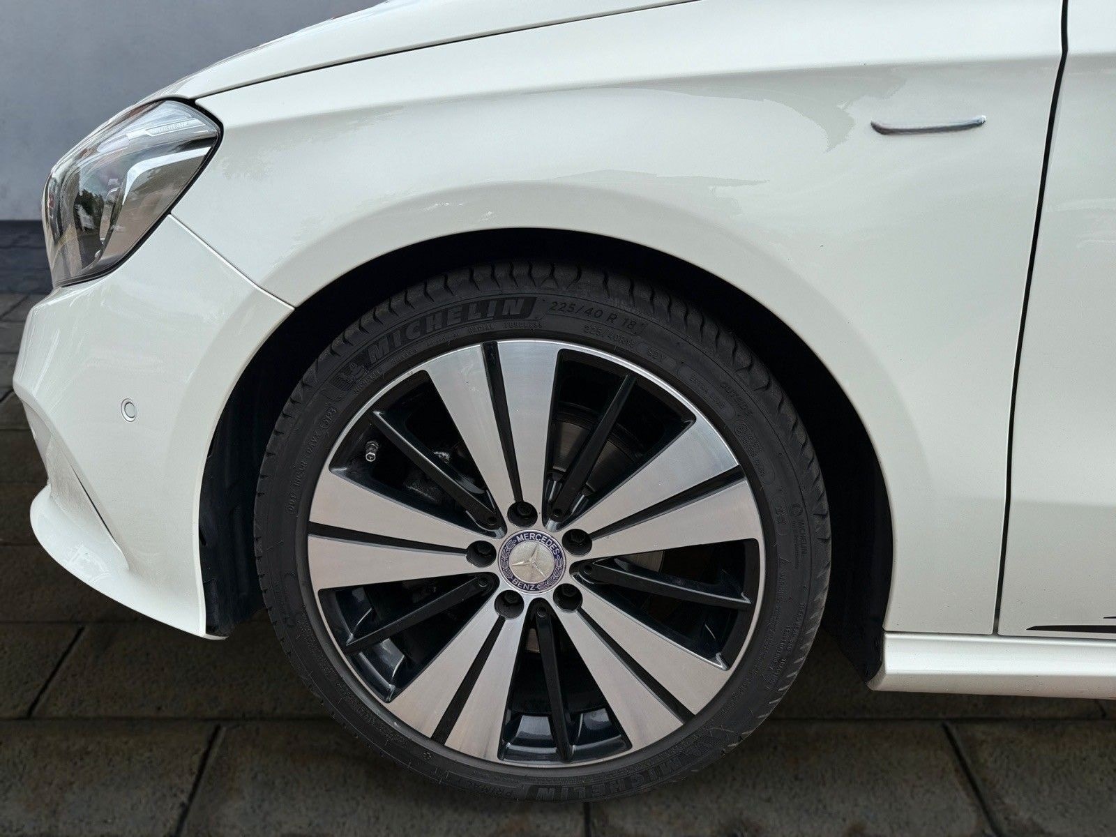 Mercedes-Benz A 220 4MATIC*NAVI*AUTOM*LED*KLIMAAUT.*S-Heft* foto 9