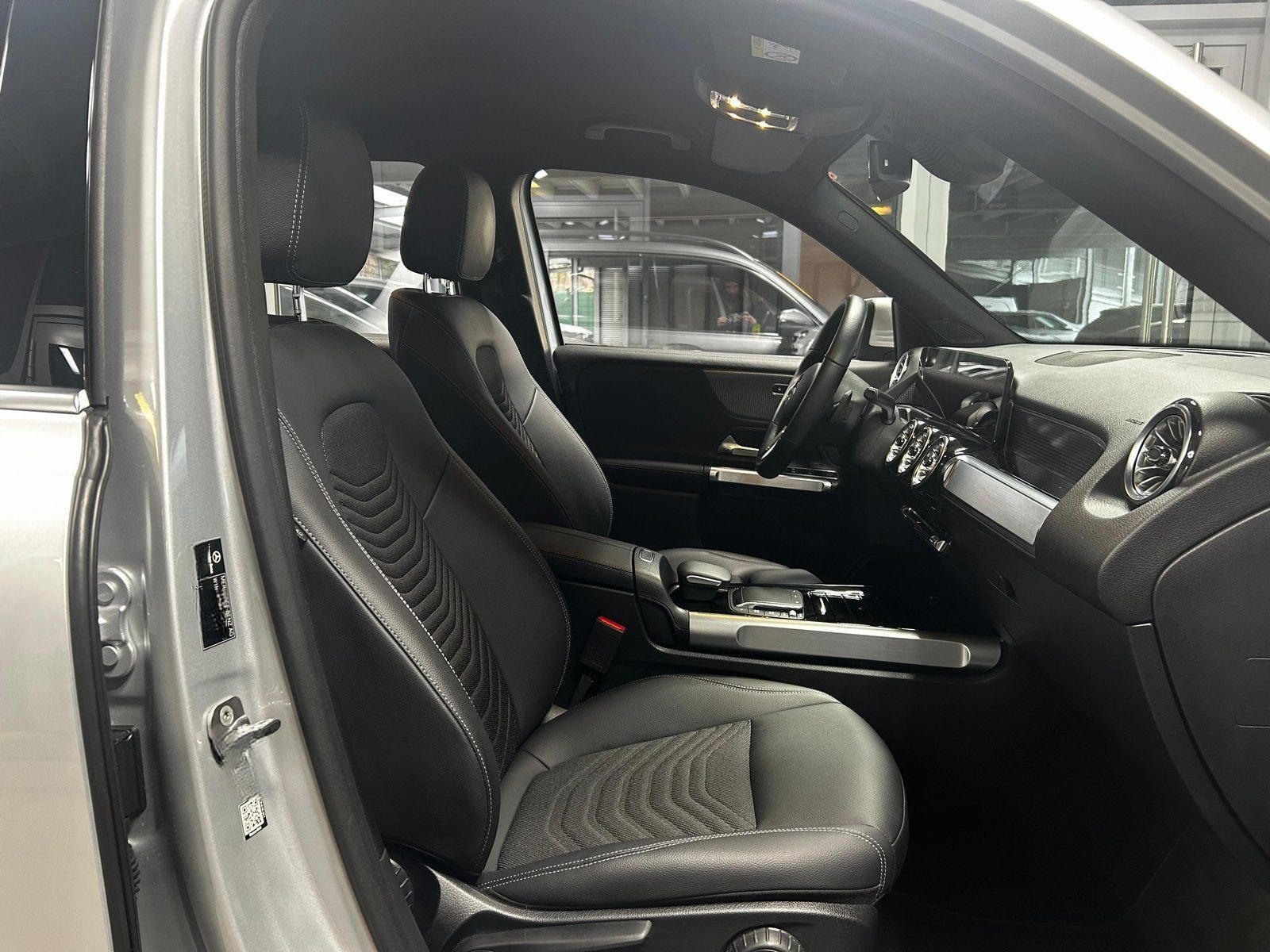 Mercedes-Benz GLB 200 Progressive DISTRONIC STANDHEIZUNG+LED++ foto 19