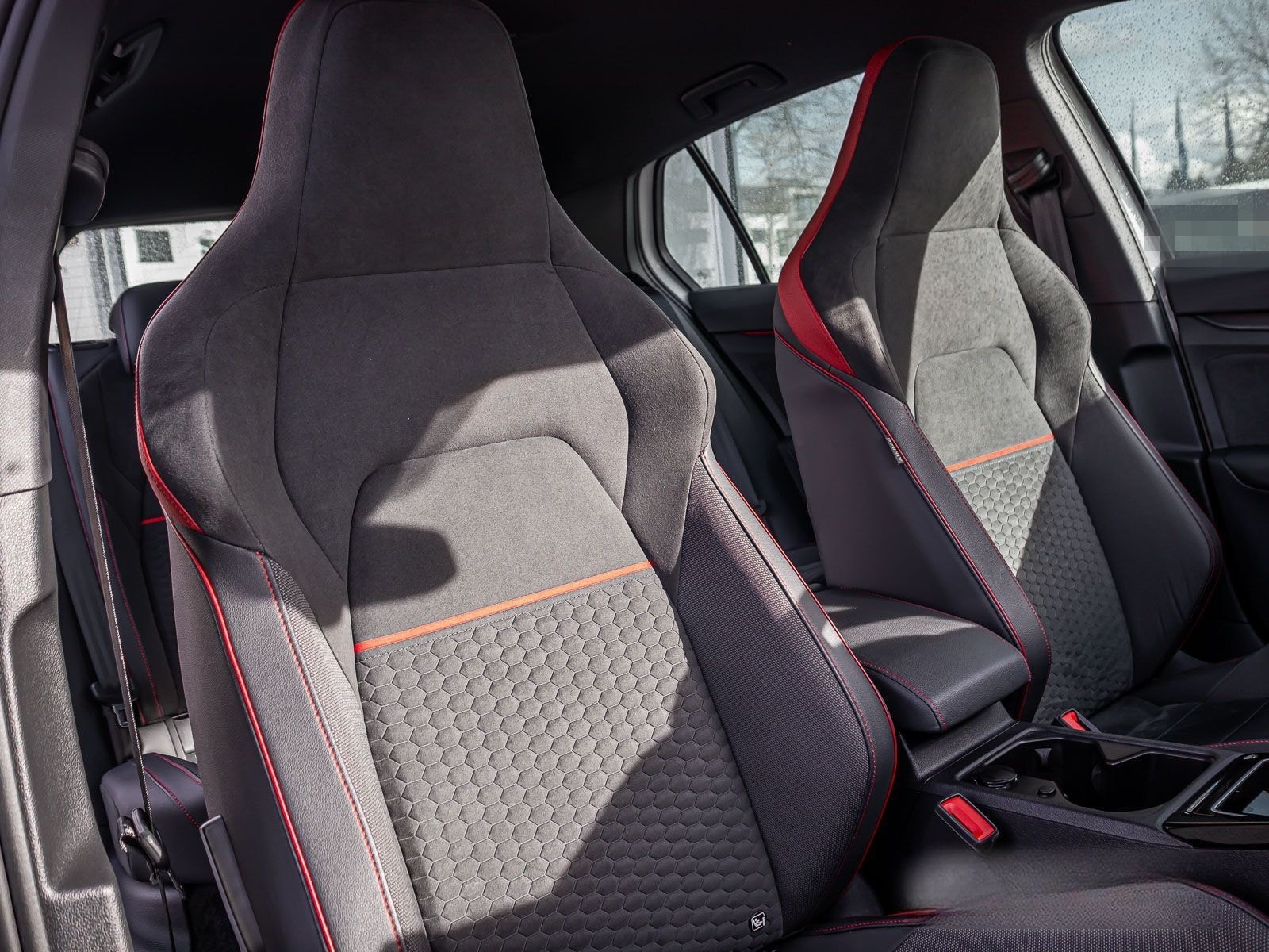 Volkswagen Golf VIII GTI Clubsport 2.0 TSI LED+ Navi ParkPi foto 14