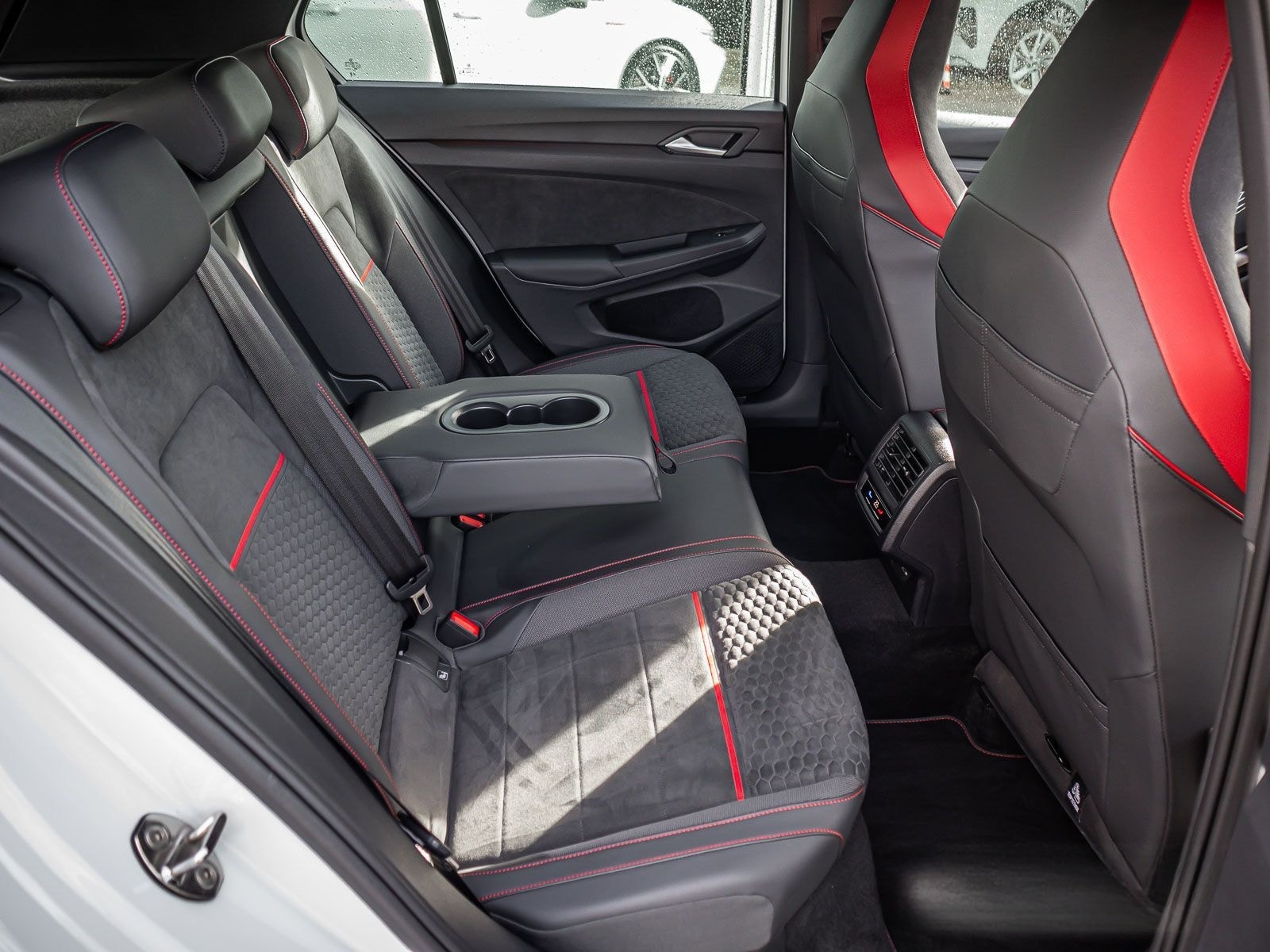 Volkswagen Golf VIII GTI Clubsport 2.0 TSI LED+ Navi ParkPi foto 15