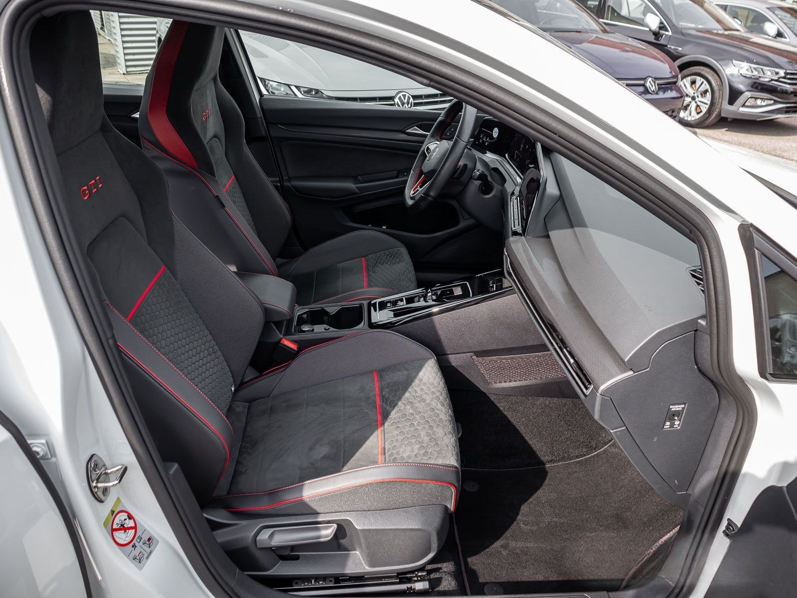 Volkswagen Golf VIII GTI Clubsport 2.0 TSI Navi LED+ ACC 18 foto 12