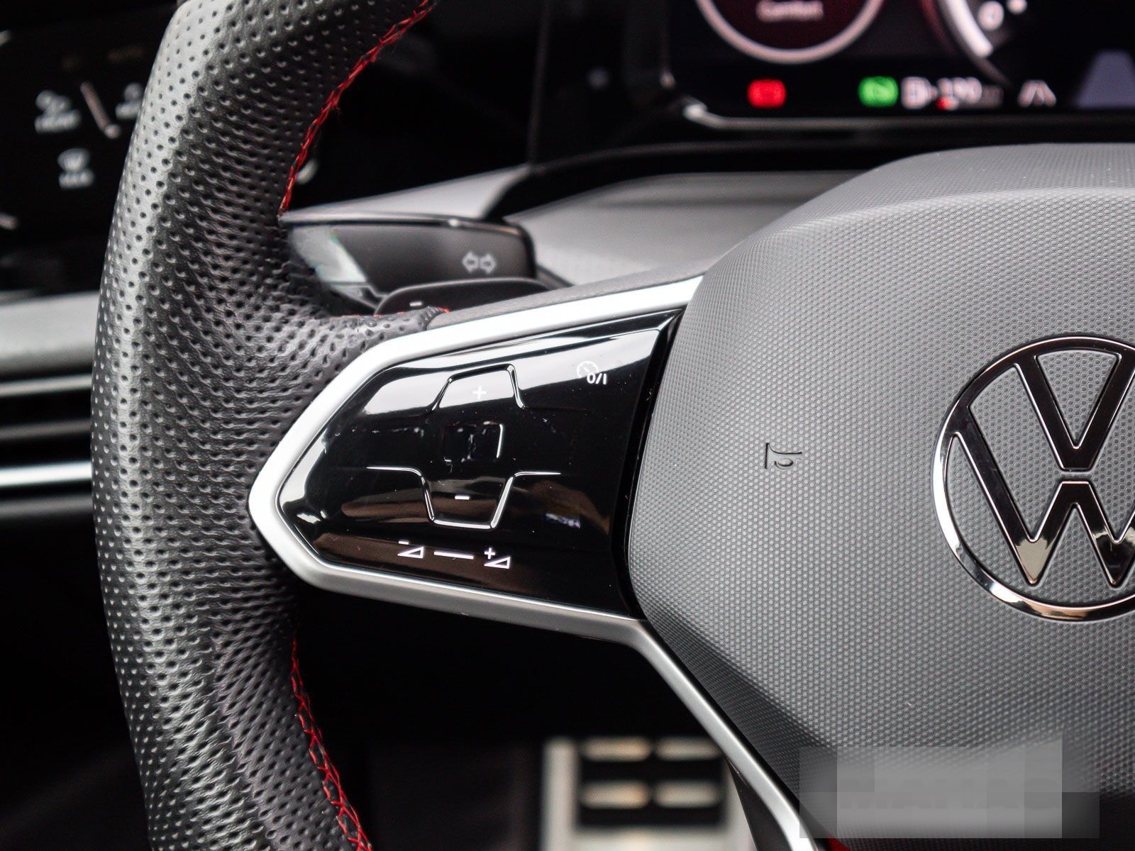 Volkswagen Golf VIII GTI Clubsport 2.0 TSI Navi LED+ ACC 18 foto 19
