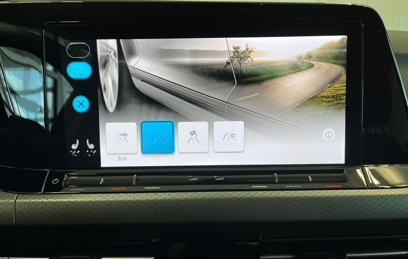 Volkswagen Golf VIII ACTIVE 1.5 TSI Standhzg. HUD Navi LEDP foto 20