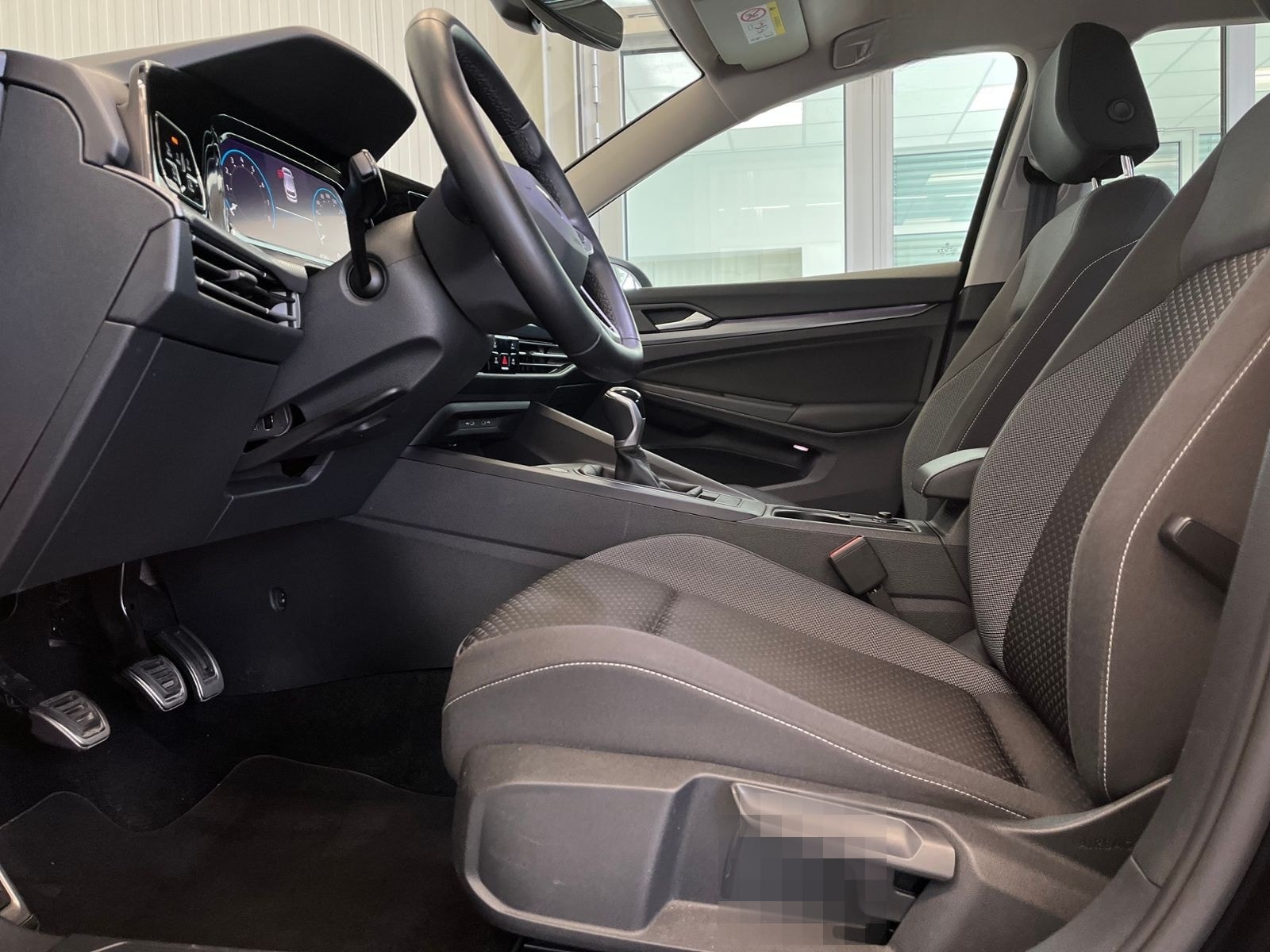 Volkswagen Golf VIII ACTIVE 1.5 TSI Standhzg. HUD Navi LEDP foto 8