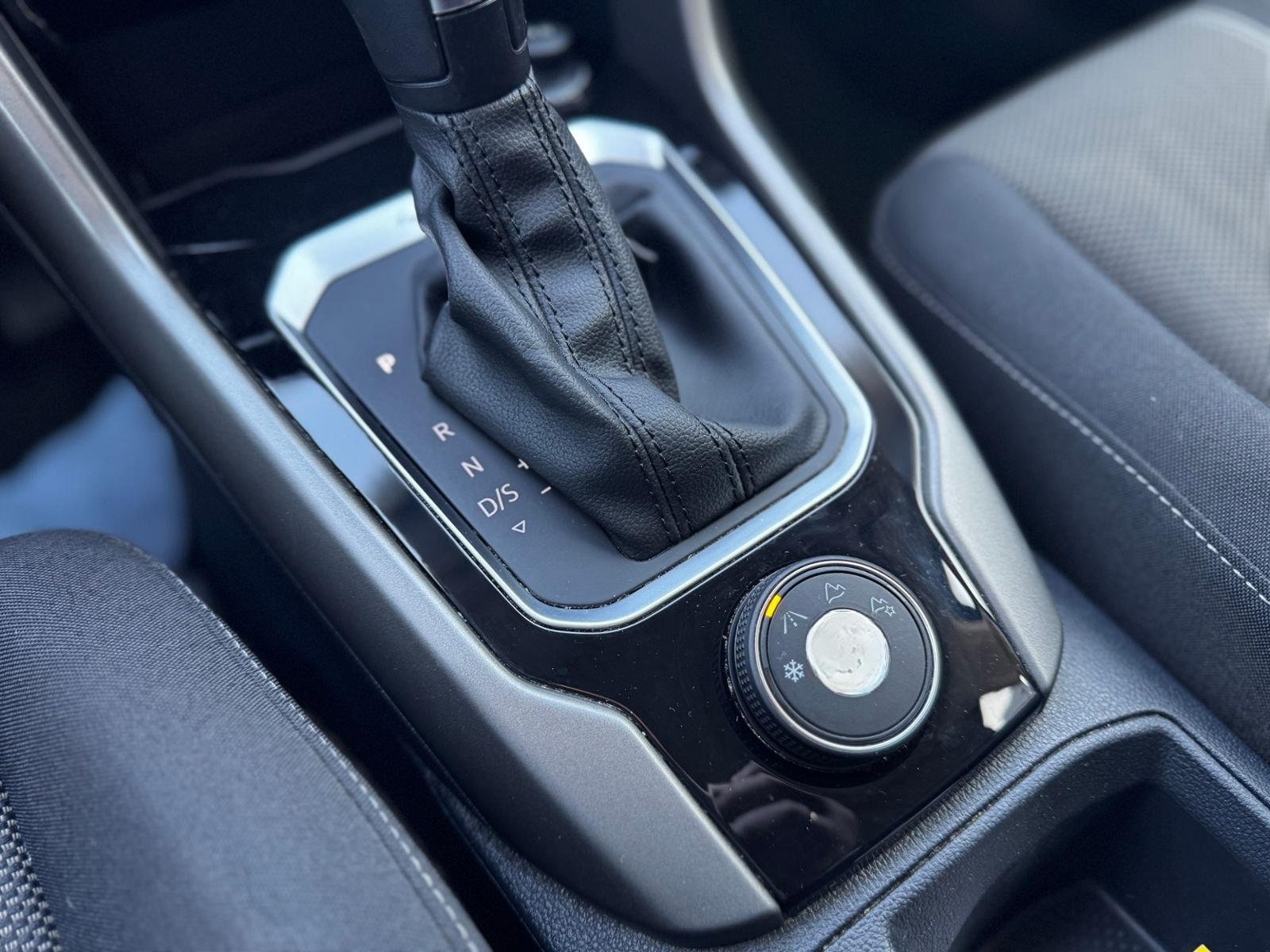 Volkswagen T-Roc R-Line TDI 4M DSG NAV|AHK|CAM|ACC foto 17