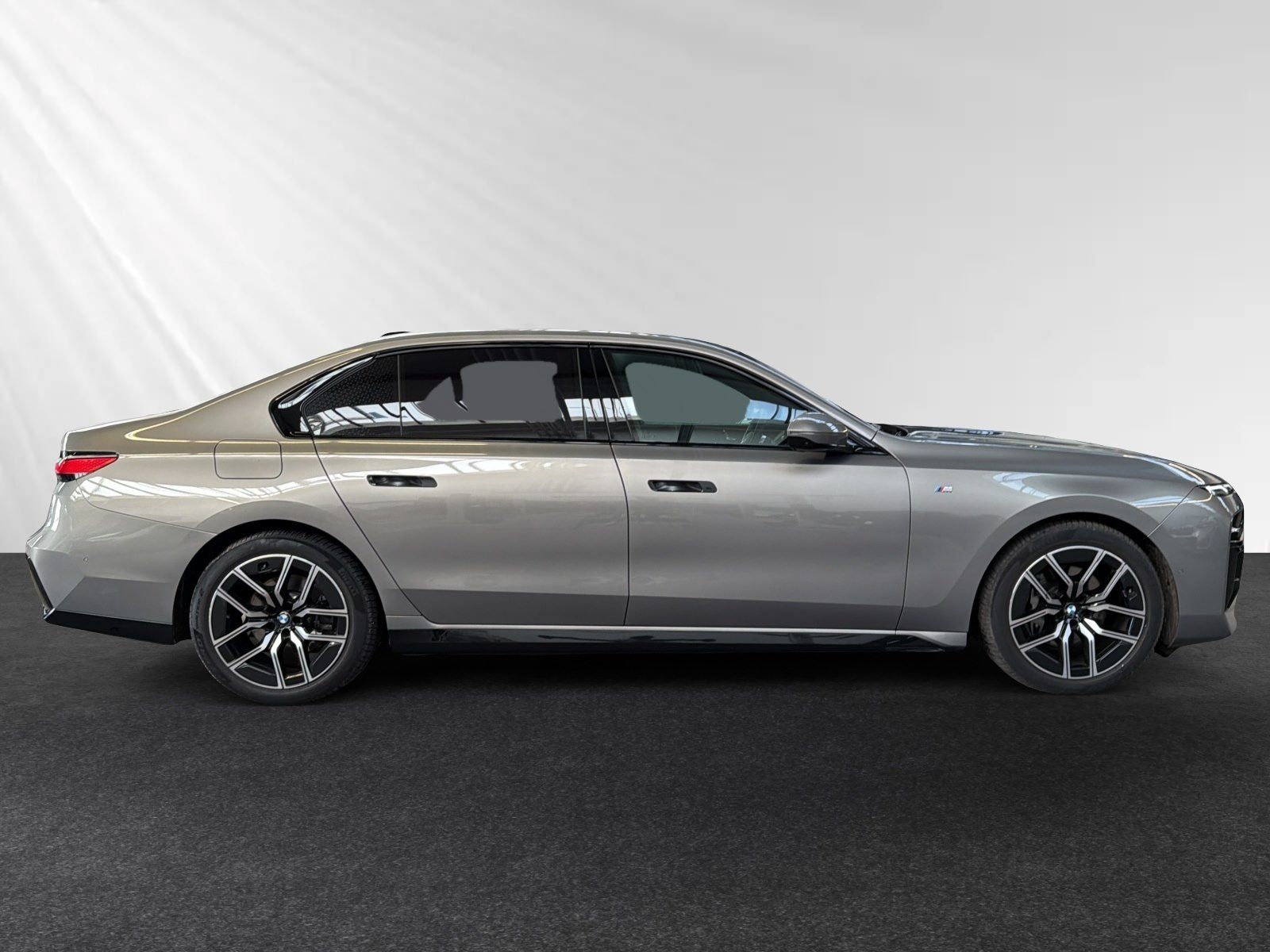 BMW 740d xDrive M Sport|SkyLounge|AHK|Autobahnass. foto 2