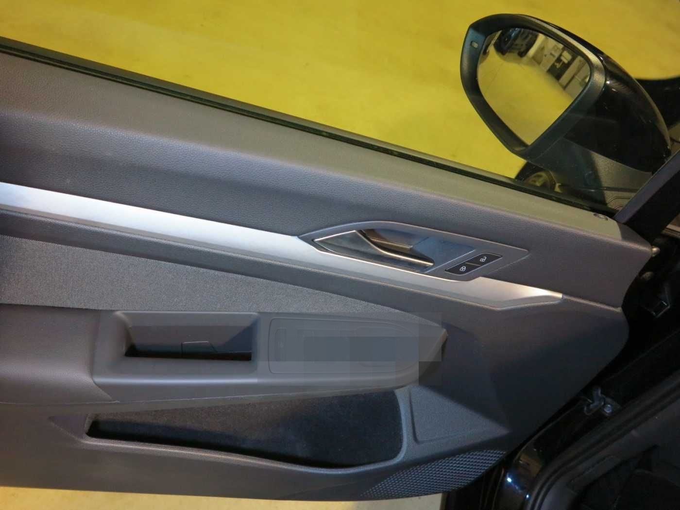 Volkswagen Golf VIII 2.0 TDI SCR DSG7 Life Navi ACC DAB foto 23