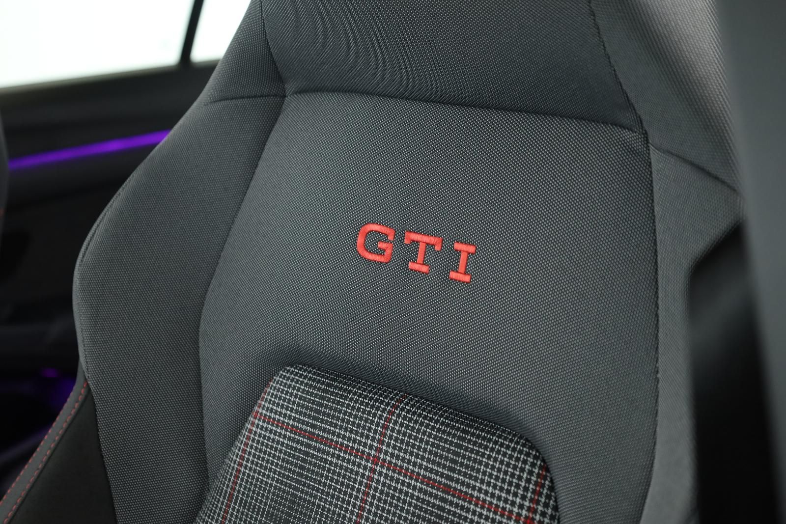 Volkswagen Golf GTI DSG Black IQ.LIGHT Pano HUD HarmanK 19" foto 11