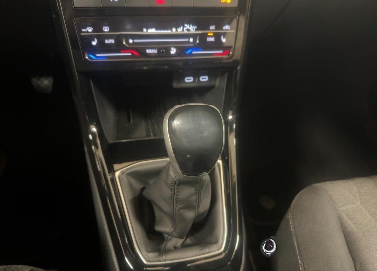 Volkswagen T-Cross LIFE 1.0 TSI NAVI ACC SHZ APP-C. foto 16