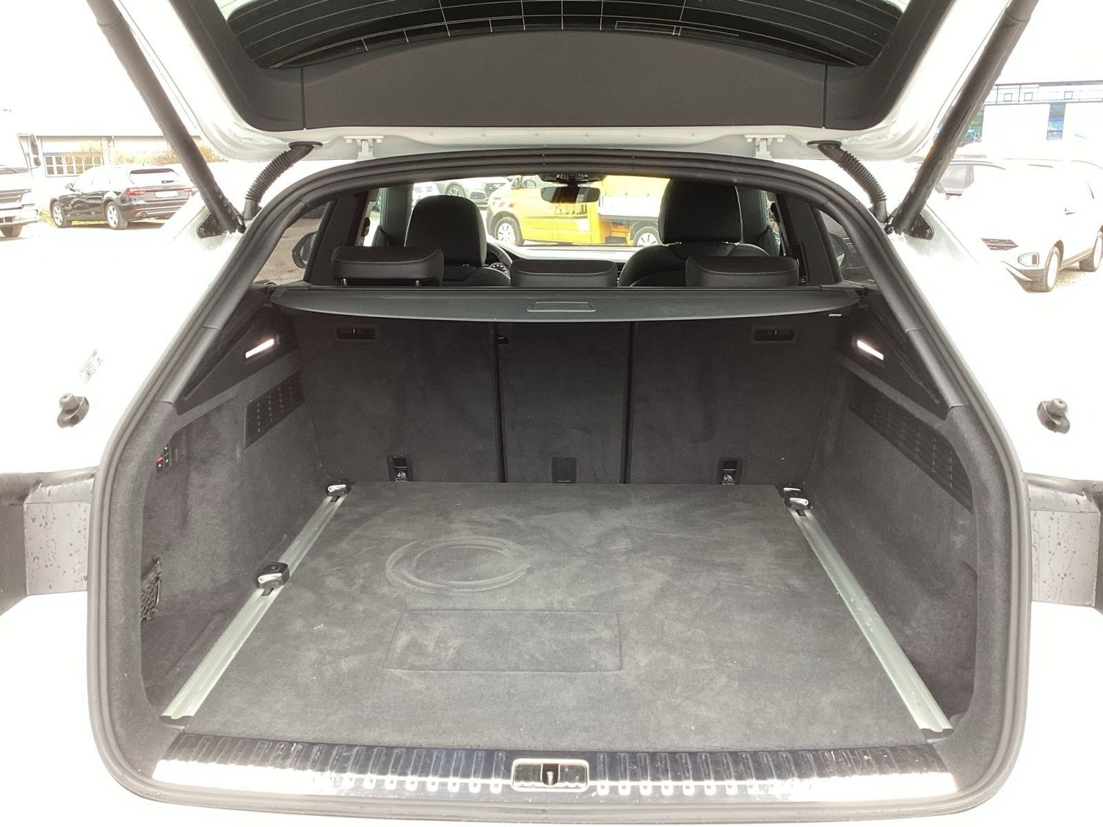 Audi Q8 55 TFSI e Tiptr. S-Line Head Up, Panoramad., foto 14