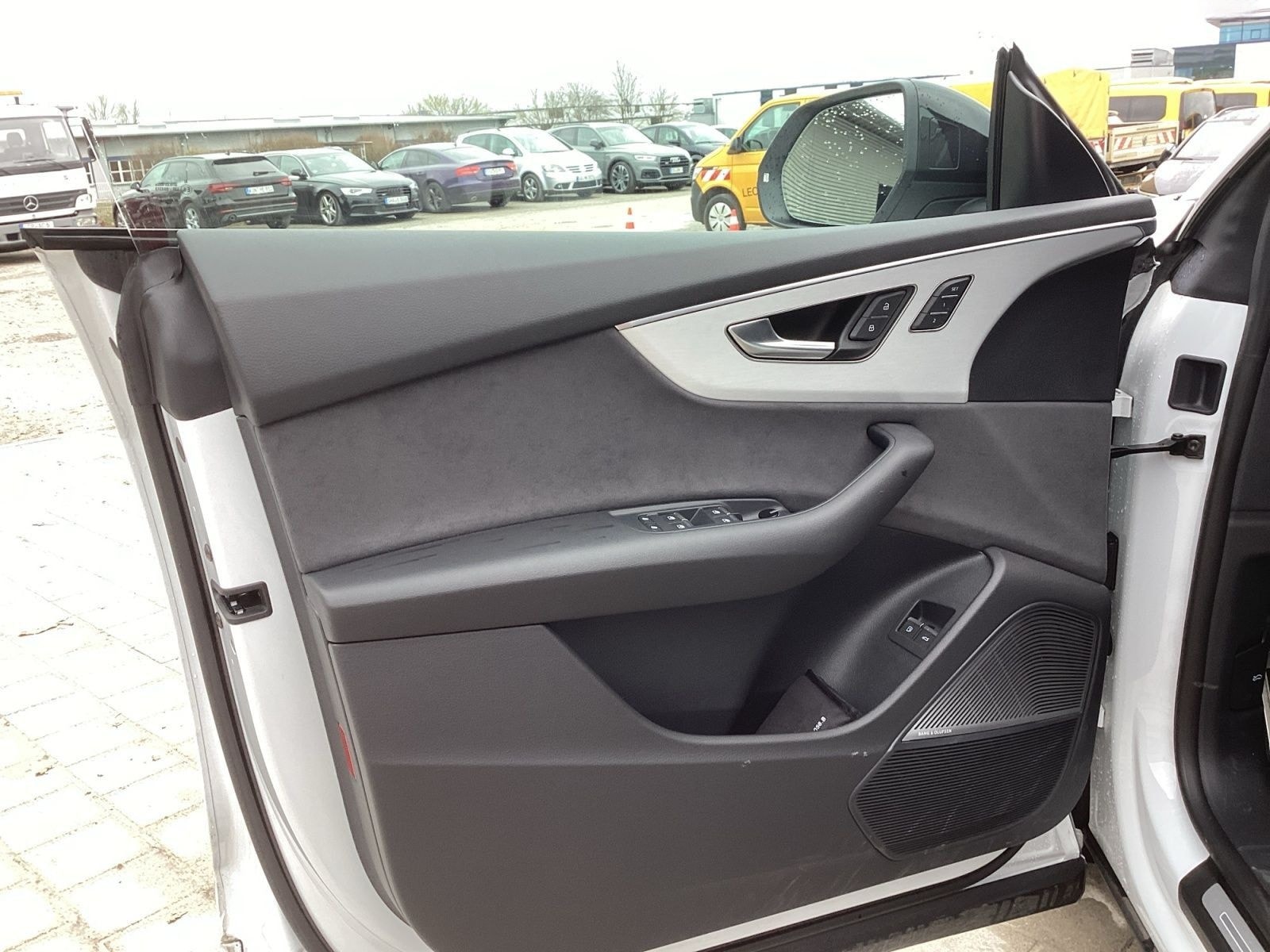 Audi Q8 55 TFSI e Tiptr. S-Line Head Up, Panoramad., foto 16