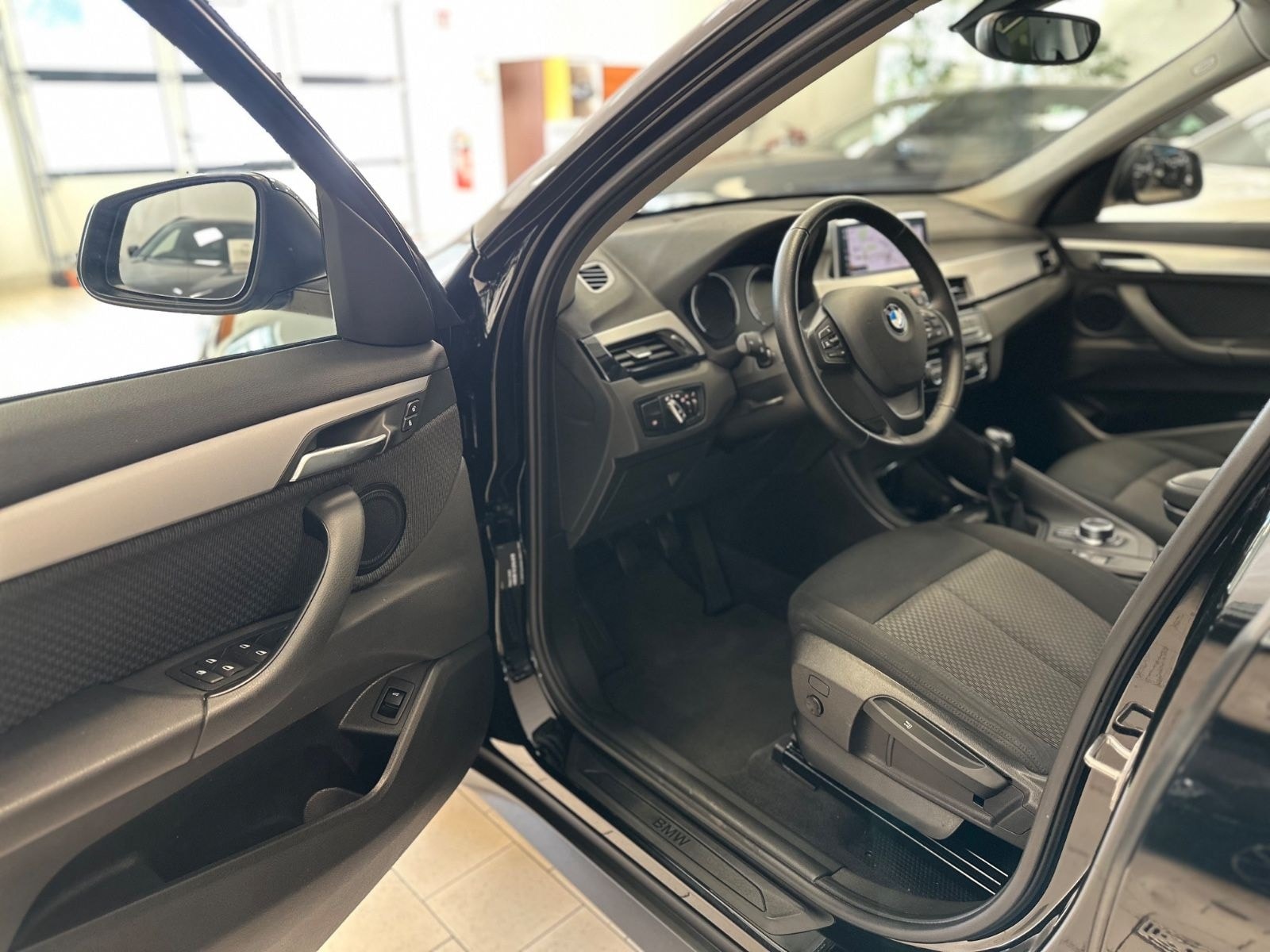 BMW X1 sDrive 18i Navi/Panorama/ParkAssist/Tempomat foto 13