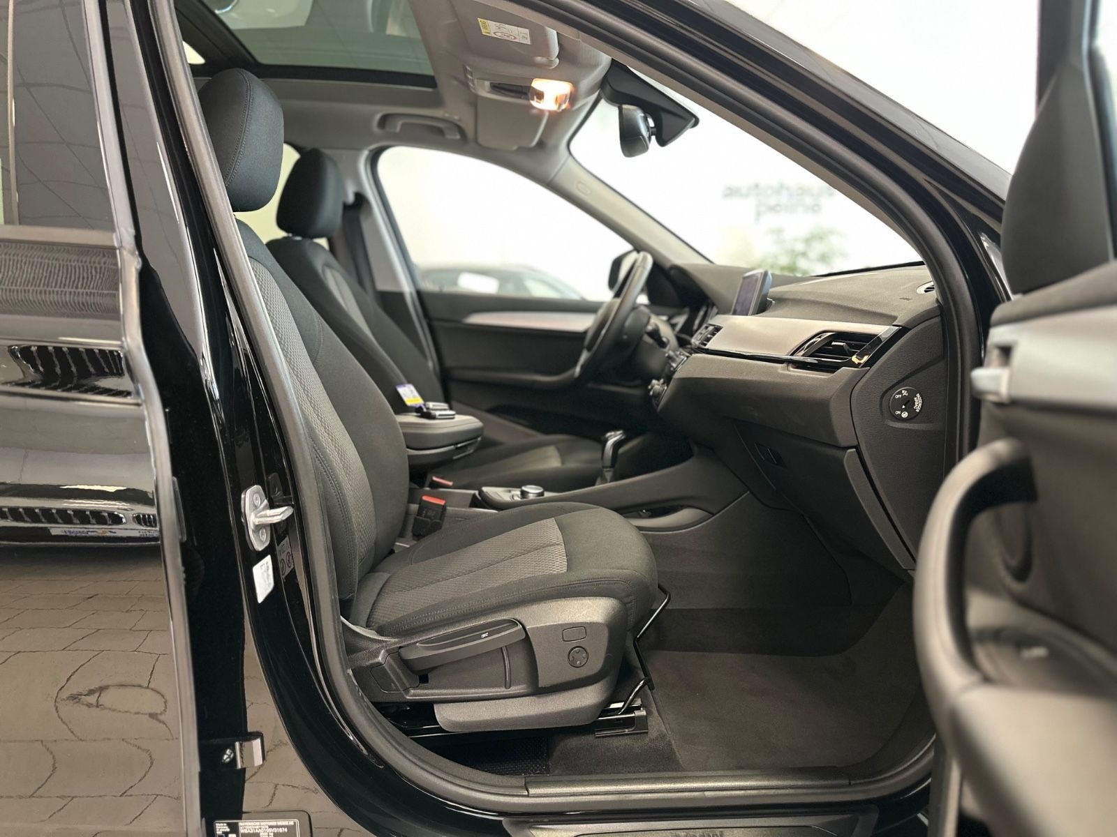 BMW X1 sDrive 18i Navi/Panorama/ParkAssist/Tempomat foto 25