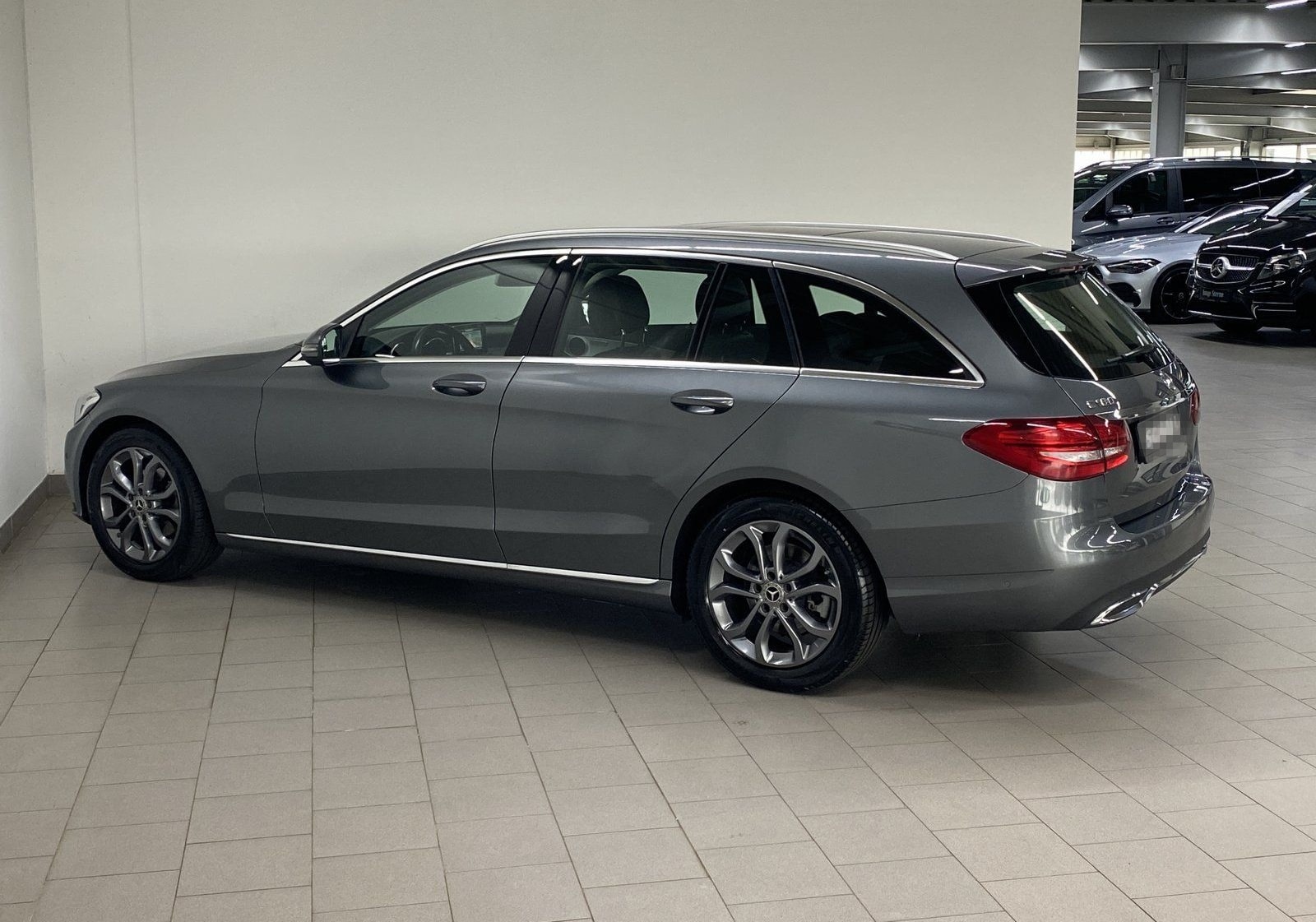 Mercedes-Benz C 180 T AVANTGARDE+PANO+AHK+MULTIBEAM LED+TOTWIN foto 2