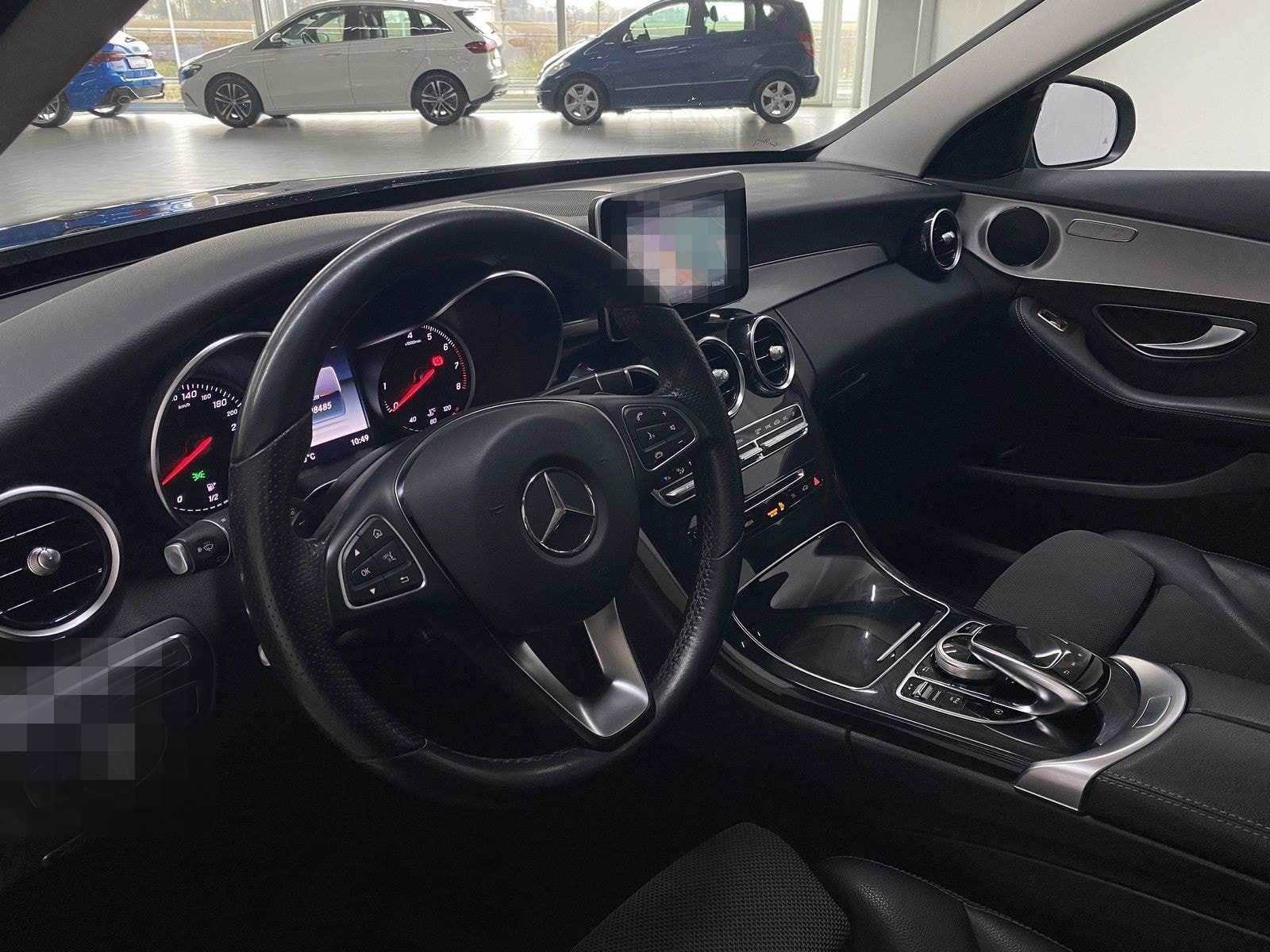 Mercedes-Benz C 180 T AVANTGARDE+PANO+AHK+MULTIBEAM LED+TOTWIN foto 6